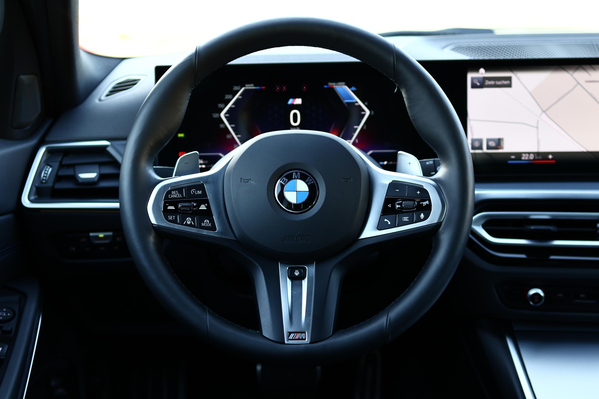 BMW 320d xDrive Touring M Sport-image-18