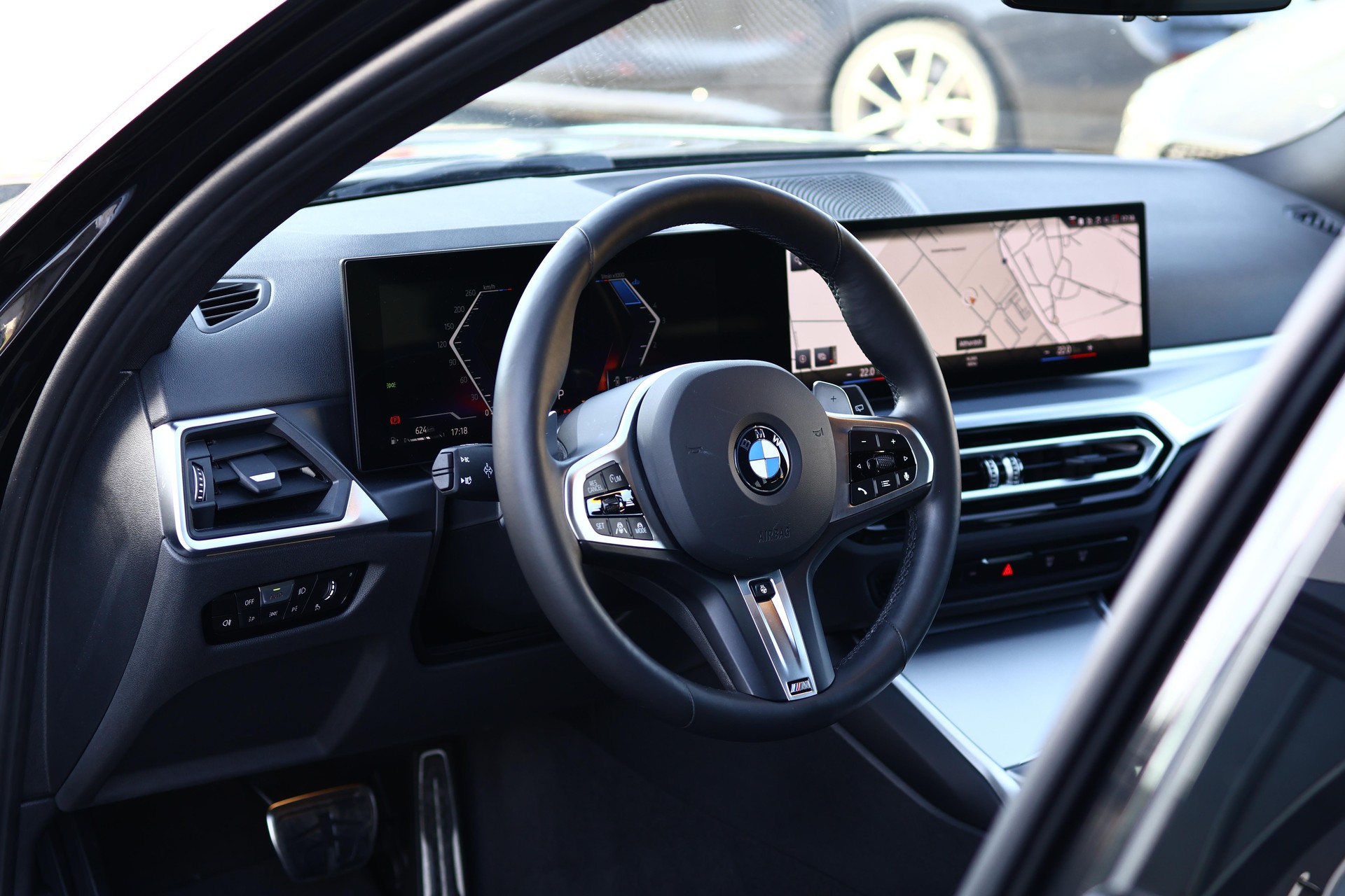 BMW 320d xDrive Touring M Sport-image-13