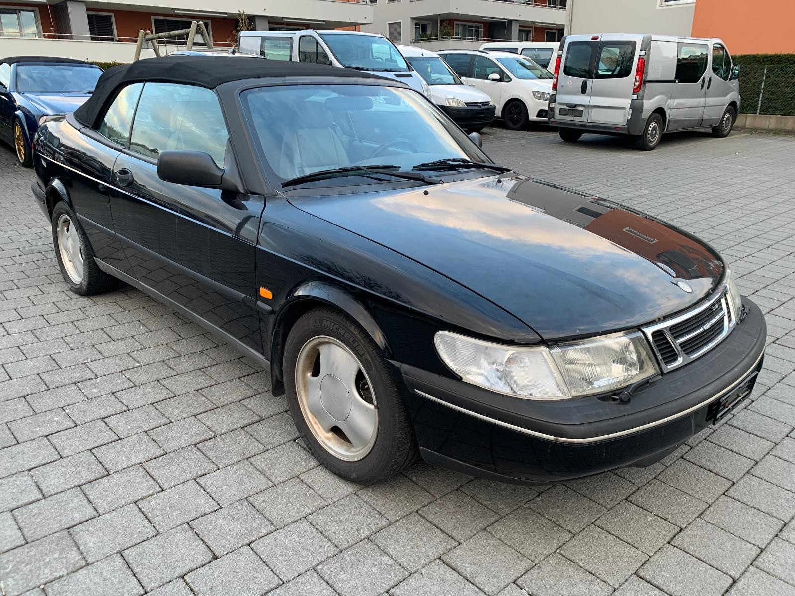 SAAB 900-image-1