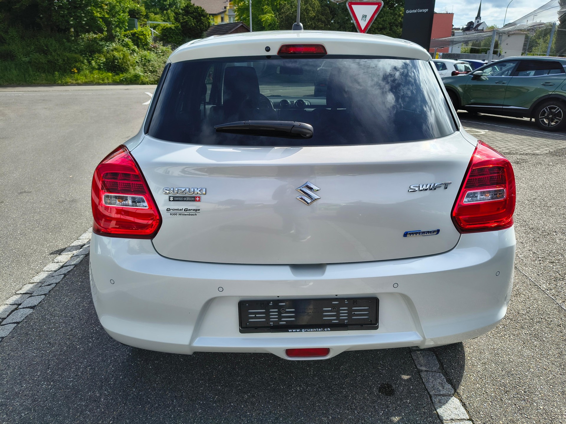 SUZUKI Swift 1.2 Compact Top Hybrid-image-4