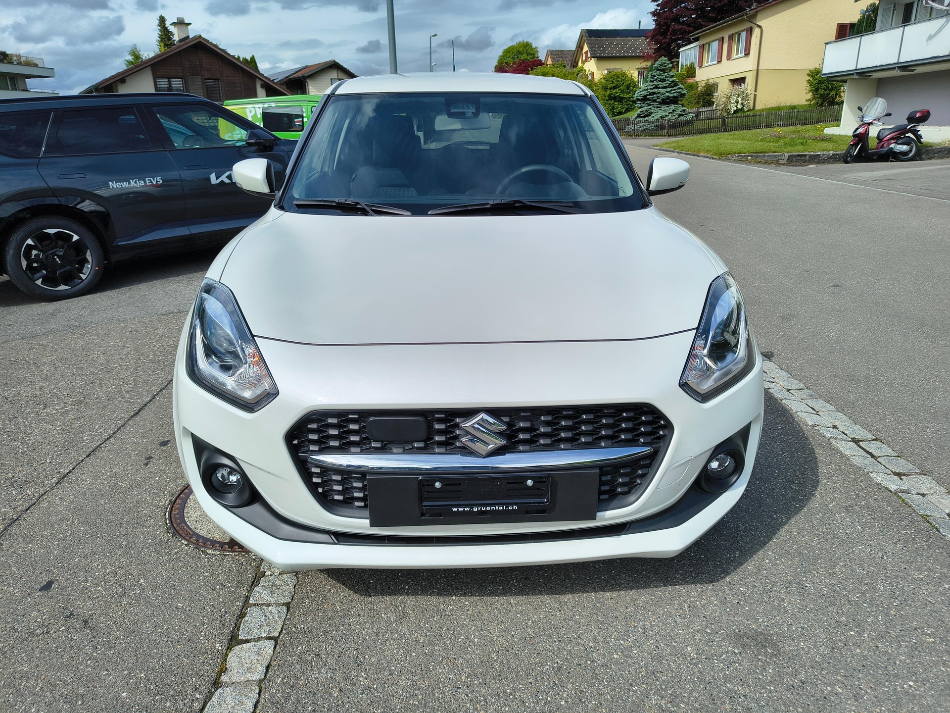 SUZUKI Swift 1.2 Compact Top Hybrid-image-2
