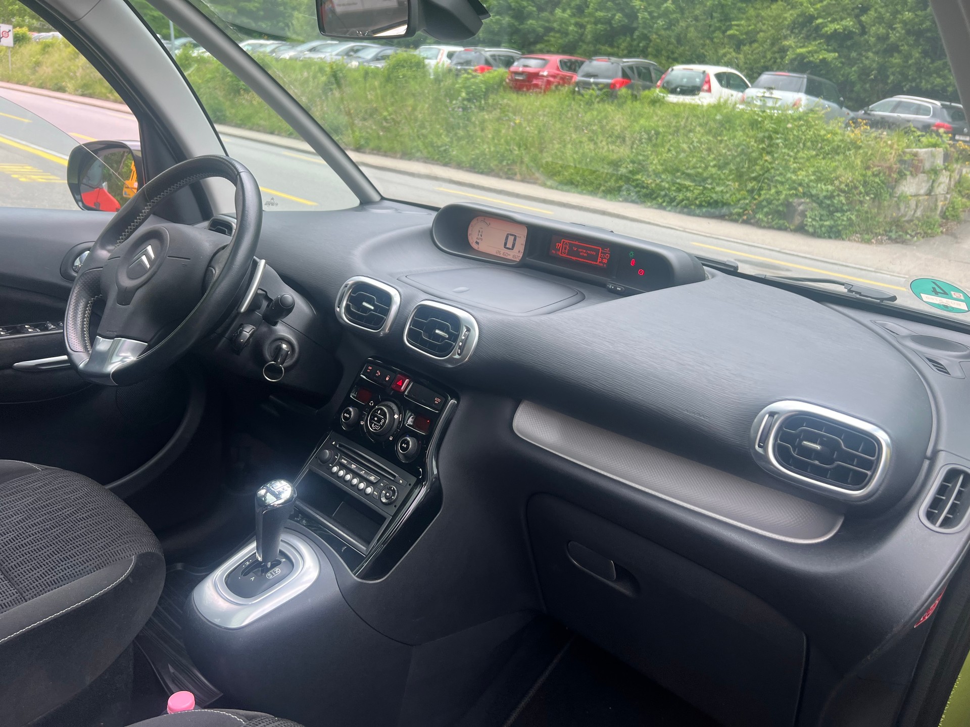 CITROEN C3 Picasso 1.6 HDi Exclusive EGS6-image-10