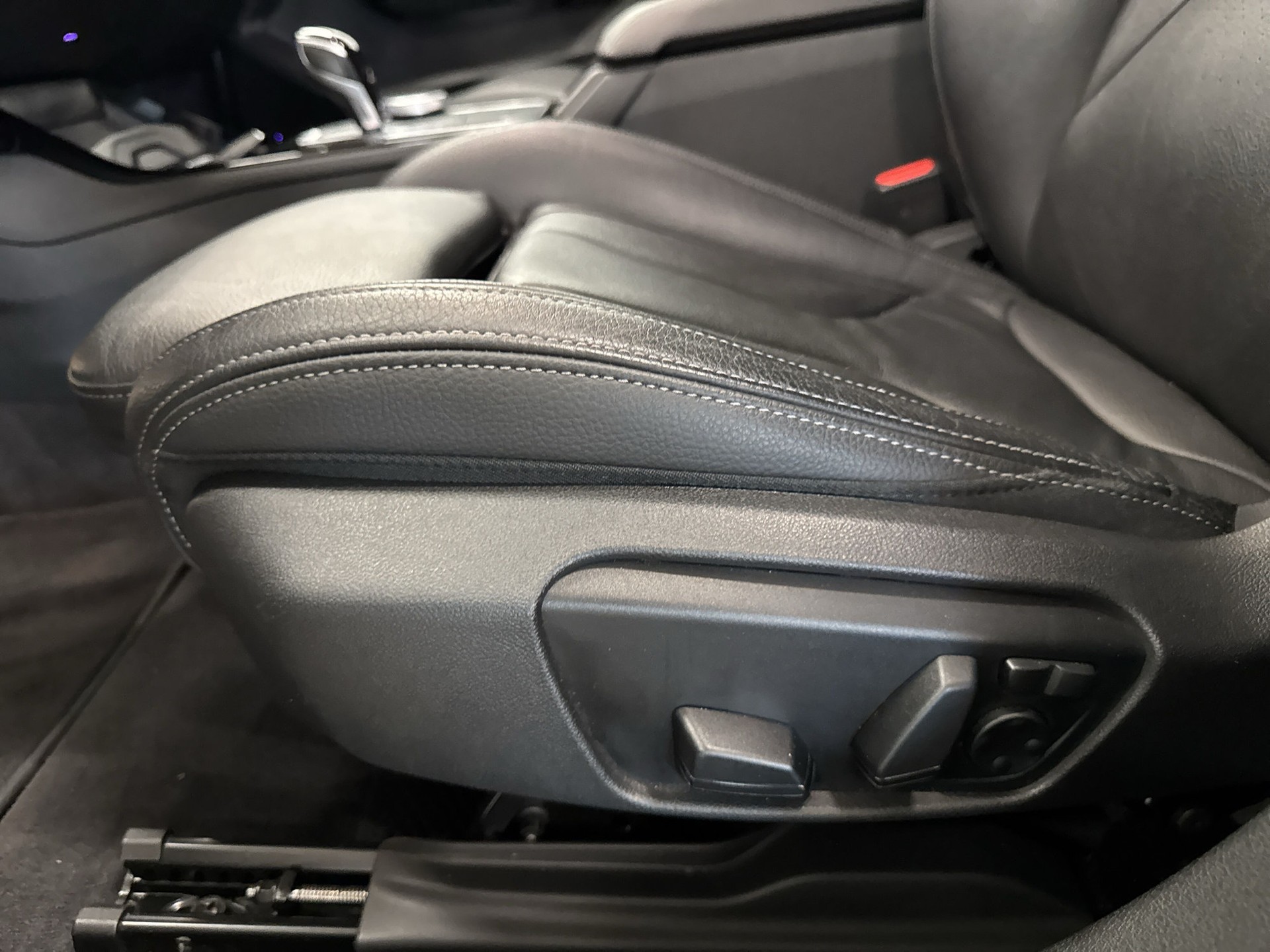 BMW M135i xDrive M Sport Pro Steptronic-image-18