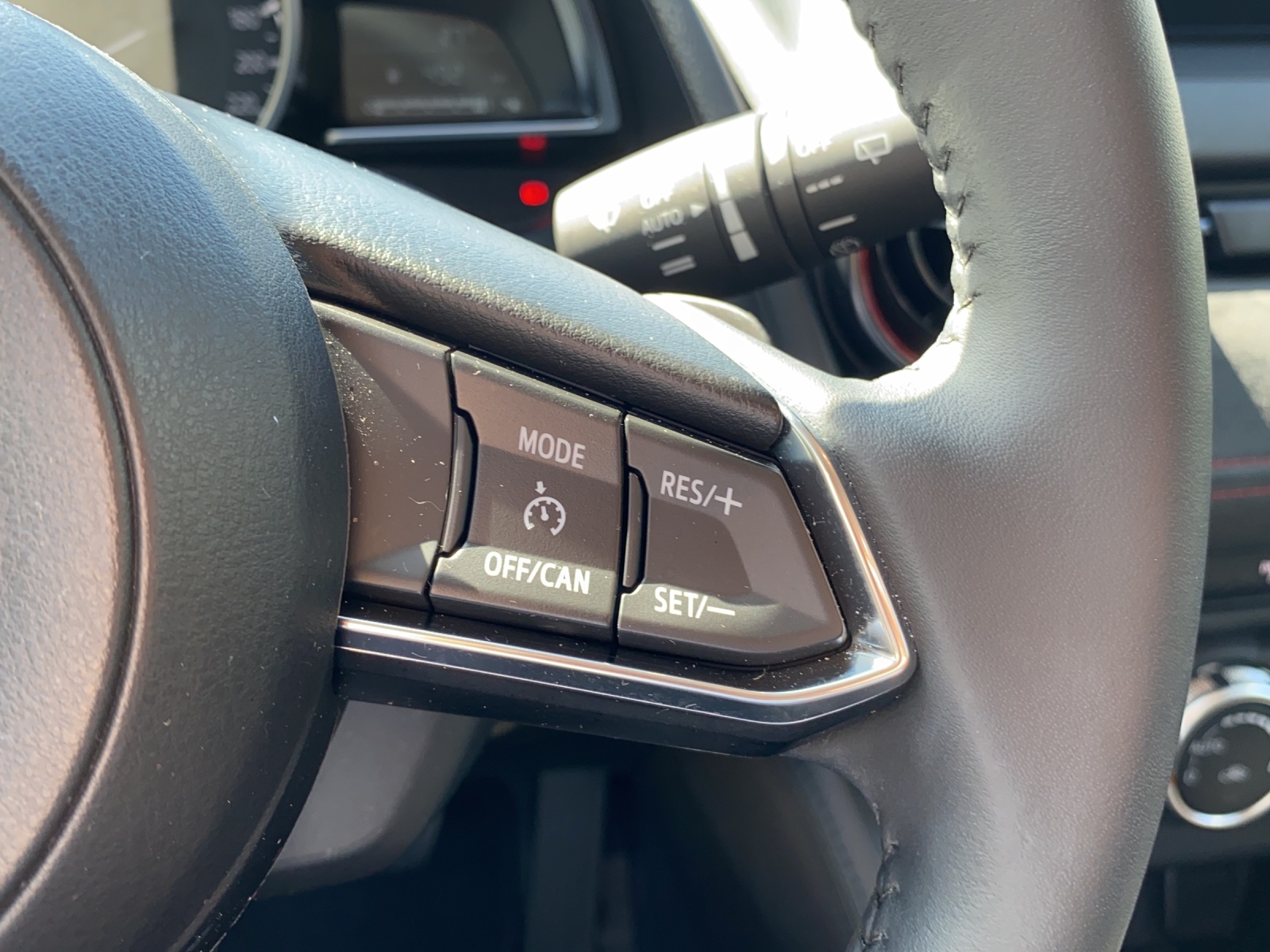 MAZDA 2 SKYACTIV-G 90 Homura Aka Automat-image-11