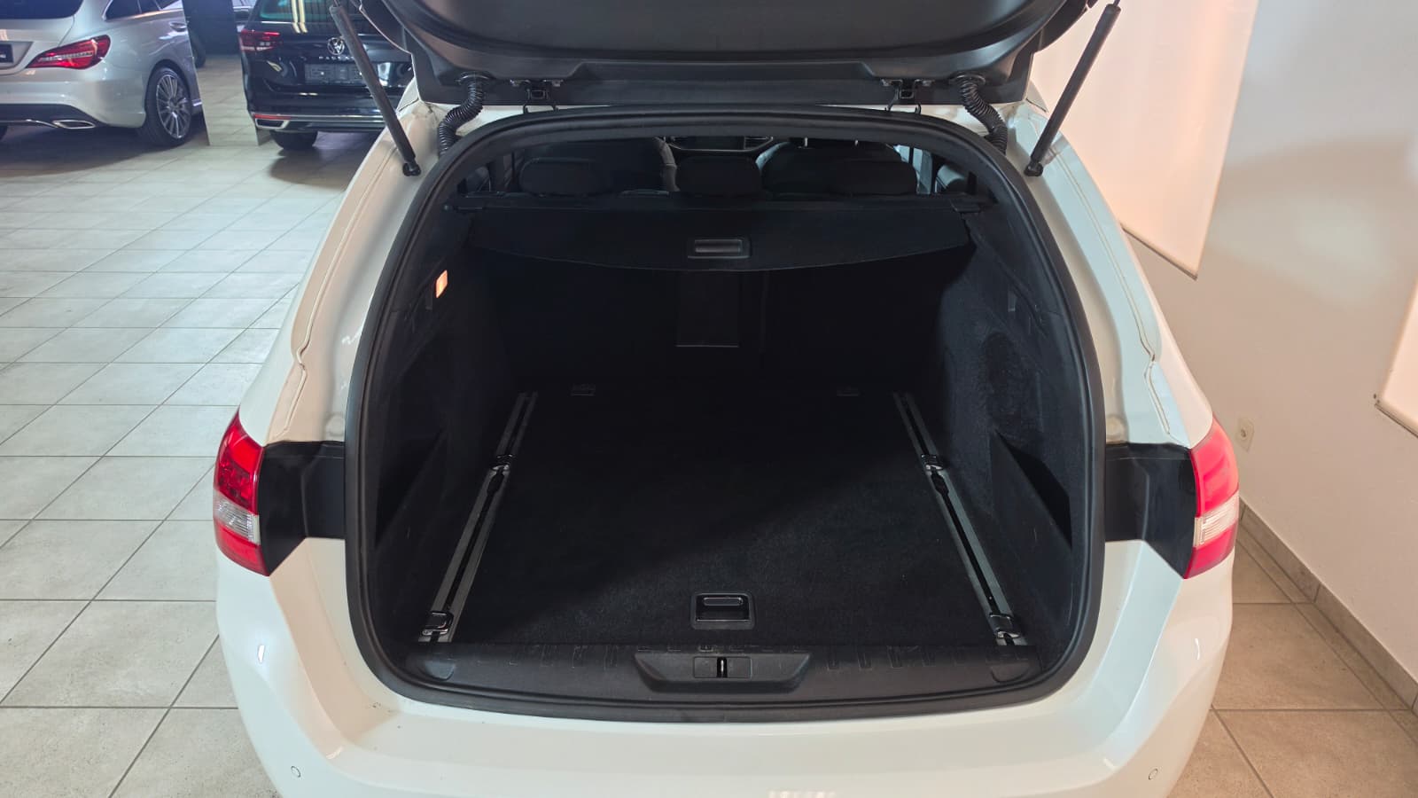 PEUGEOT 308 SW 1.2 THP Business Automatic, FRISCH AB MFK UND FRISCH AB SERVICE-image-12