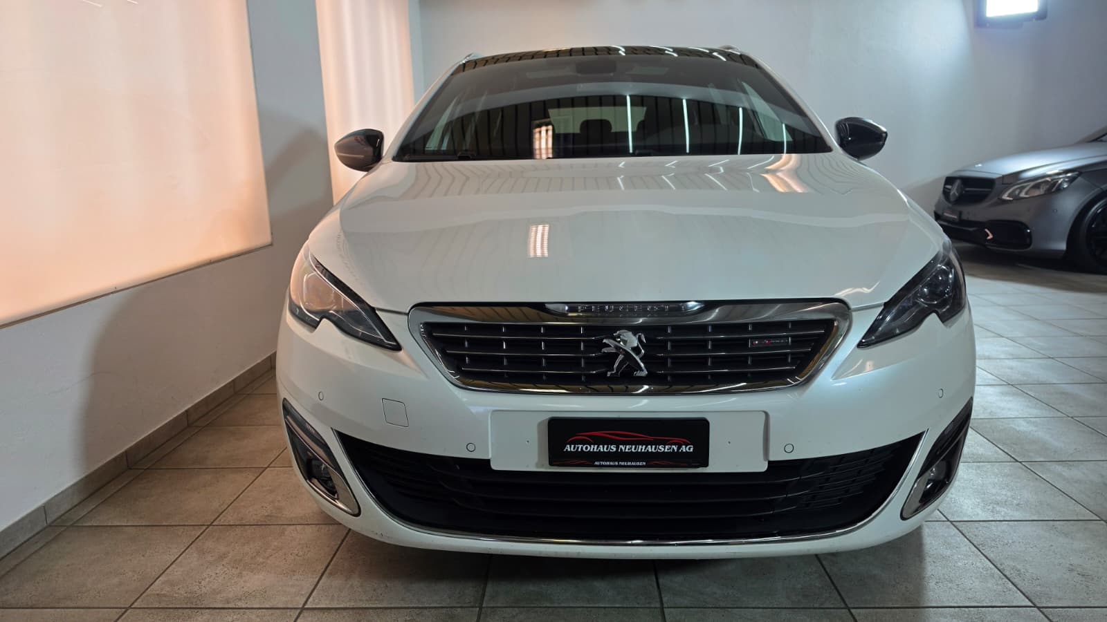 PEUGEOT 308 SW 1.2 THP Business Automatic, FRISCH AB MFK UND FRISCH AB SERVICE-showroom-element-1
