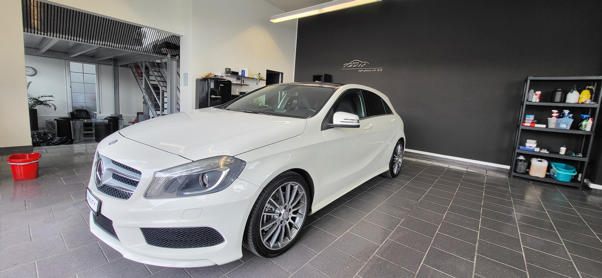 MERCEDES-BENZ A 200 7G-DCT-showroom-element-1