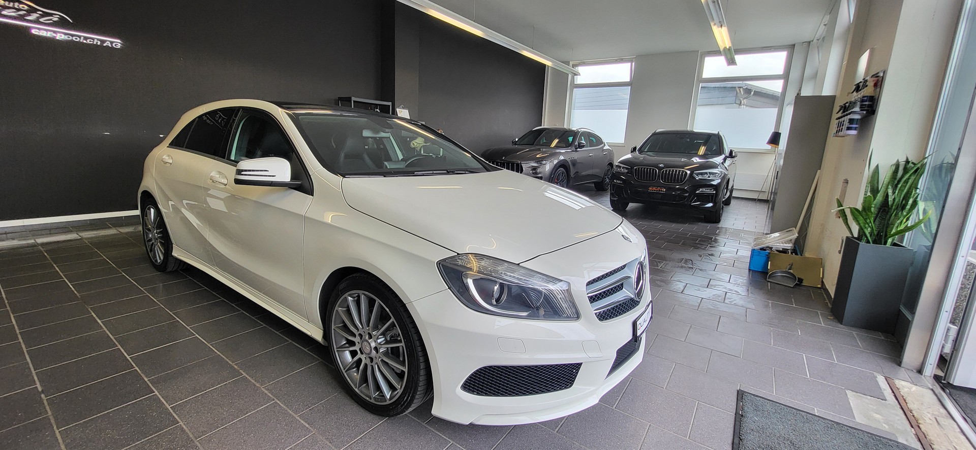 MERCEDES-BENZ A 200 7G-DCT-showroom-element-2
