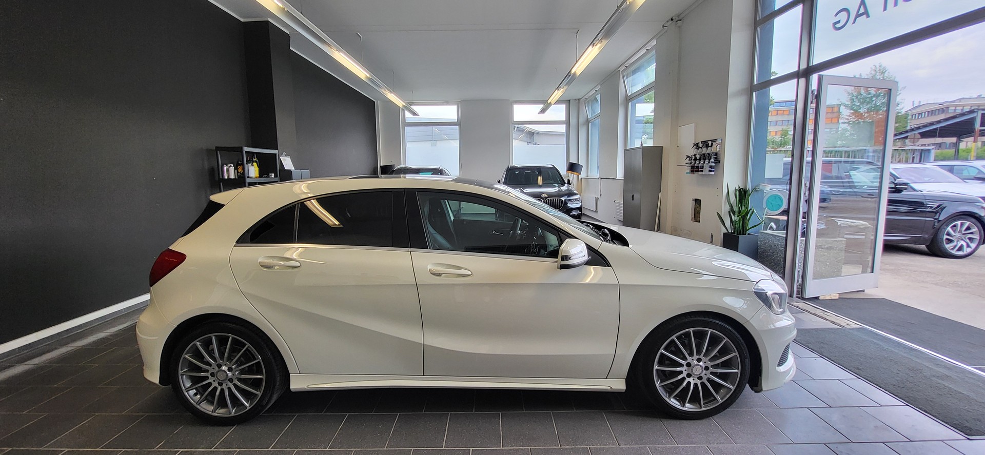 MERCEDES-BENZ A 200 7G-DCT-showroom-element-3