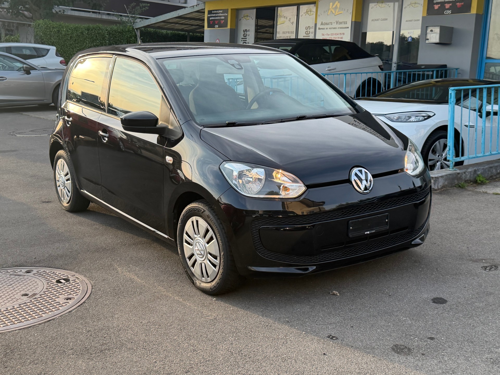 VW Up 1.0 BMT black up-showroom-element-2