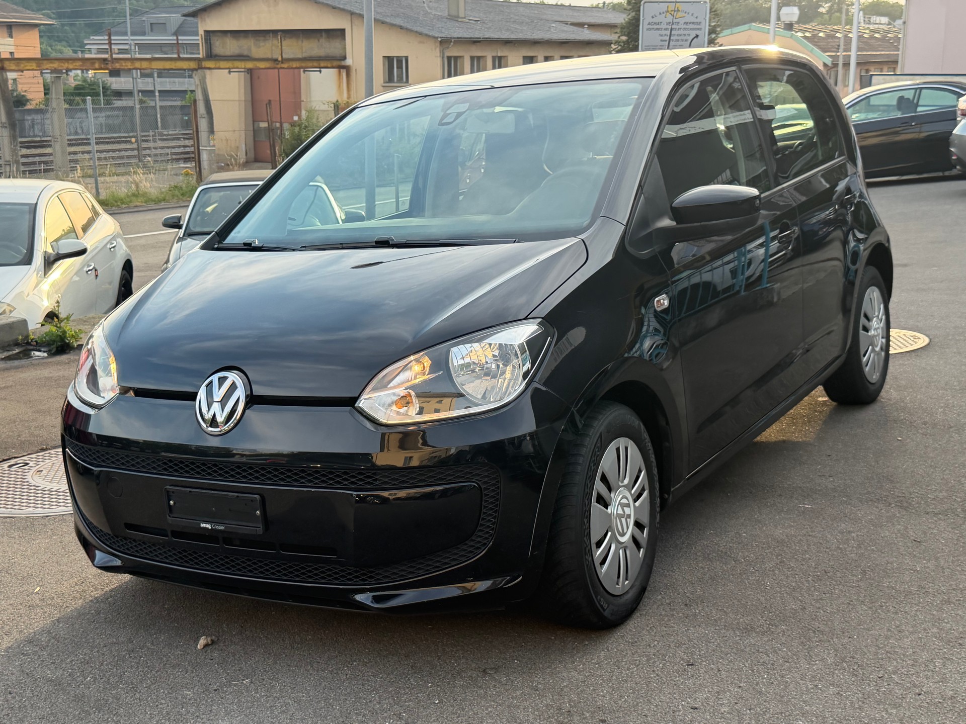 VW Up 1.0 BMT black up-showroom-element-1