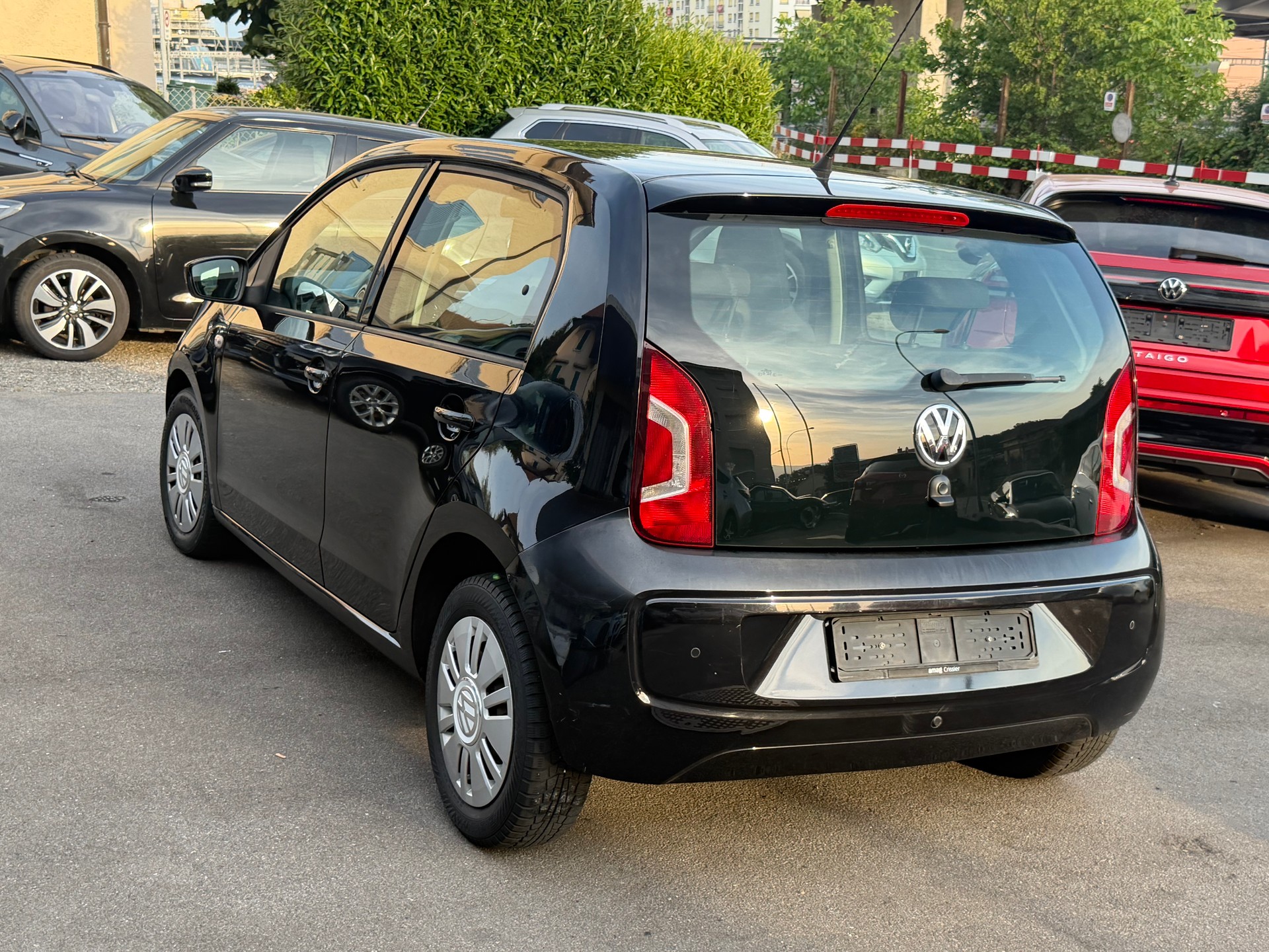 VW Up 1.0 BMT black up-showroom-element-3