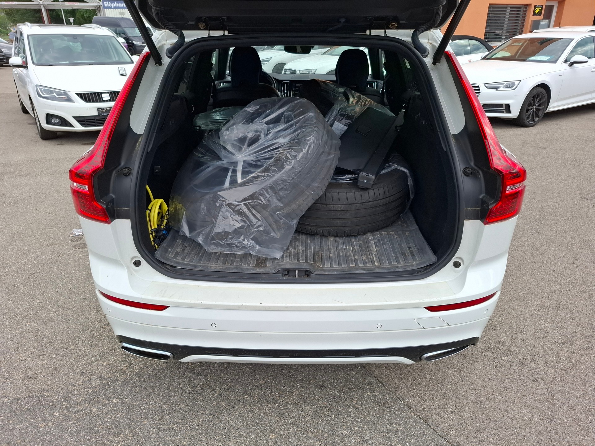 VOLVO XC60 T8 eAWD R-Design Geartronic-image-13