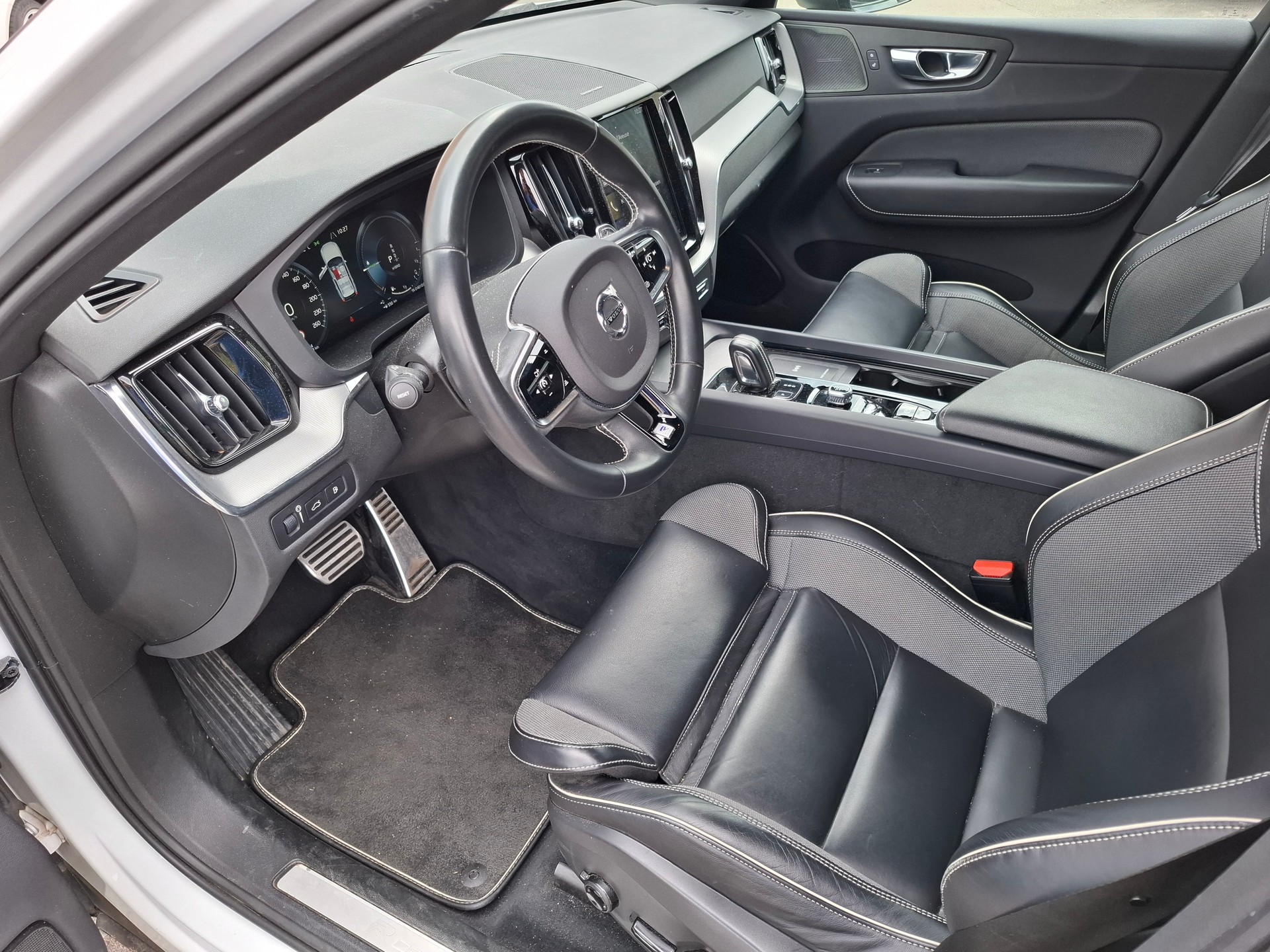 VOLVO XC60 T8 eAWD R-Design Geartronic-image-7