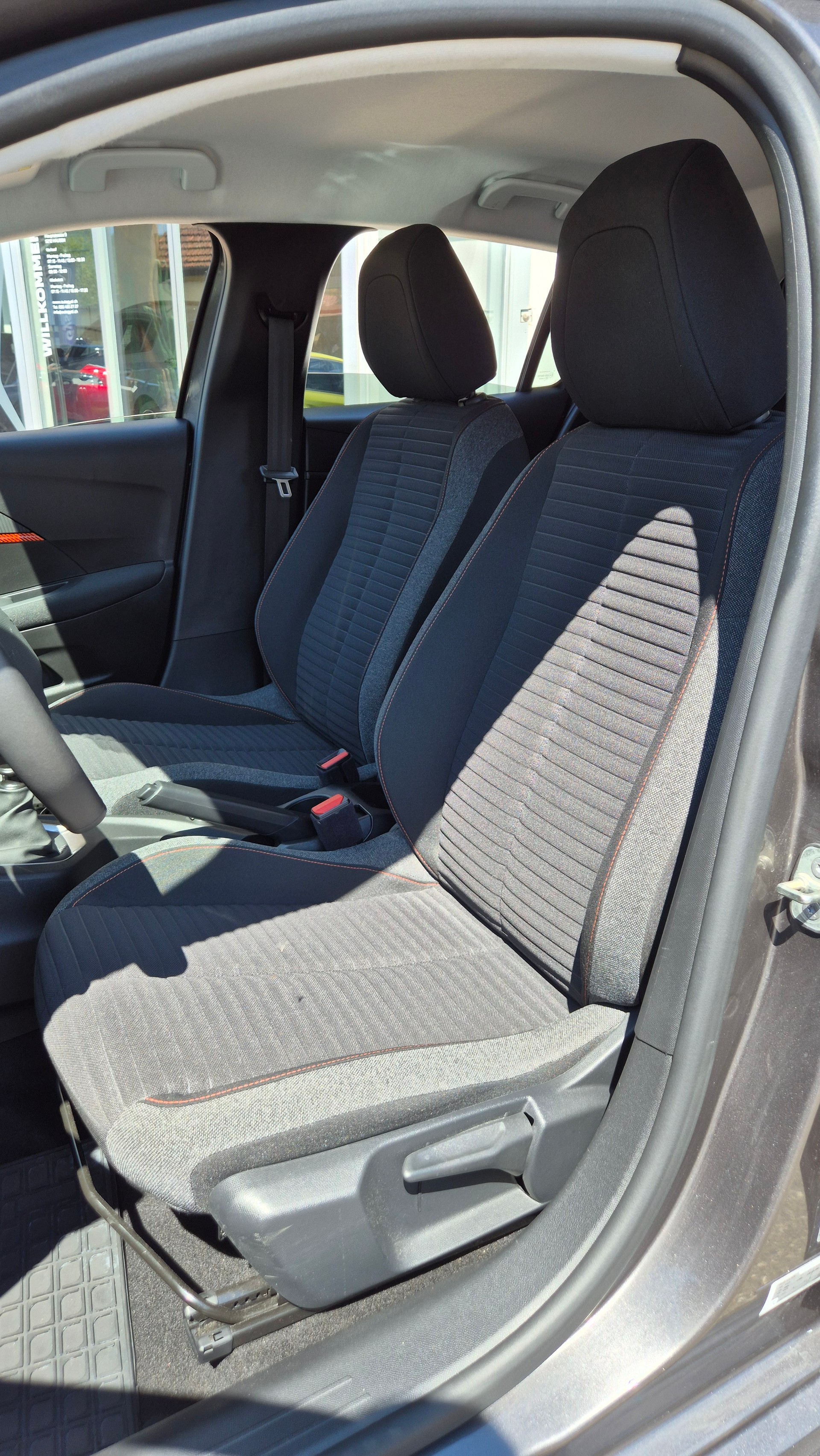 PEUGEOT 208 1.2 Sport MT-image-7