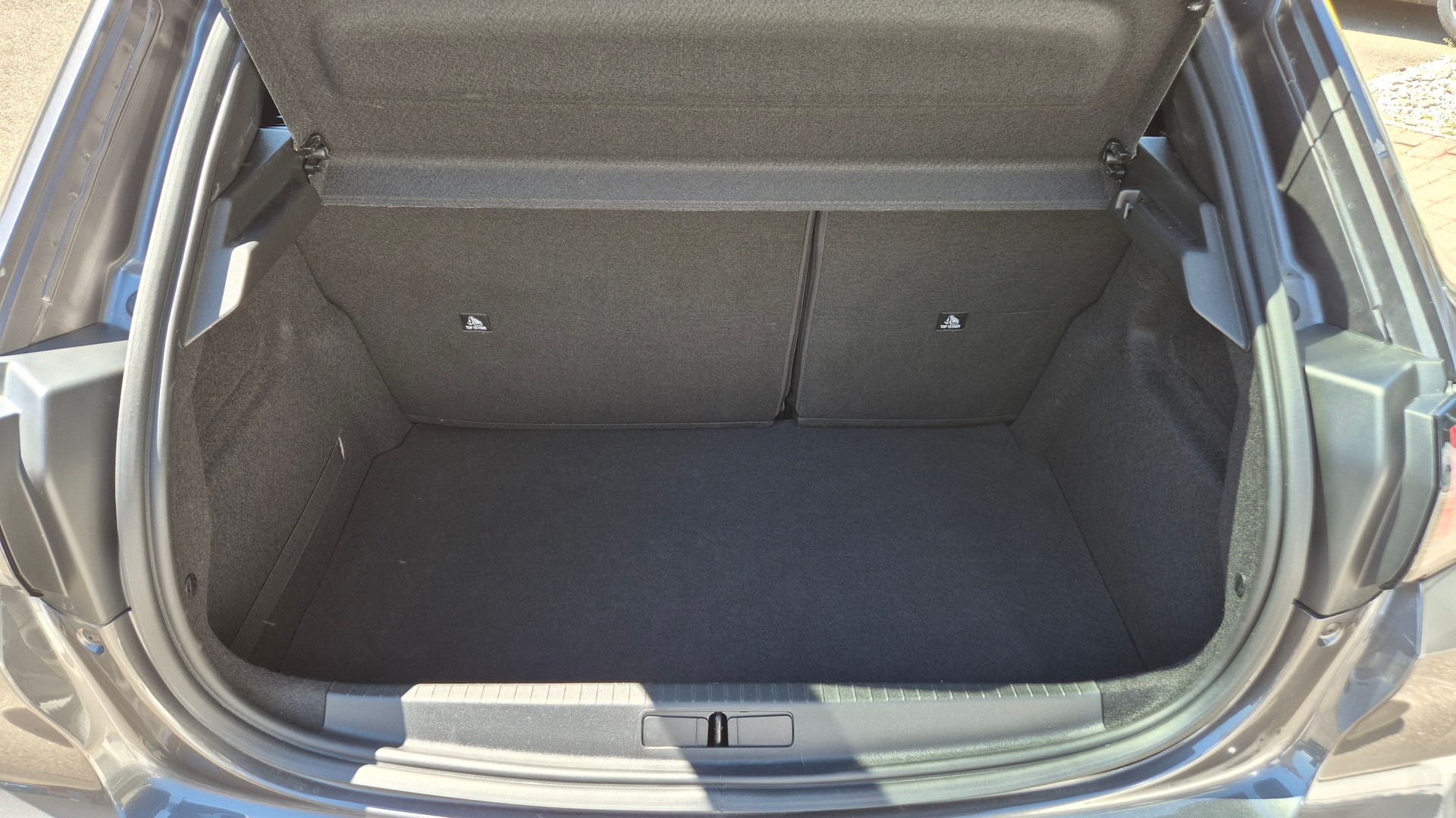 PEUGEOT 208 1.2 Sport MT-image-6