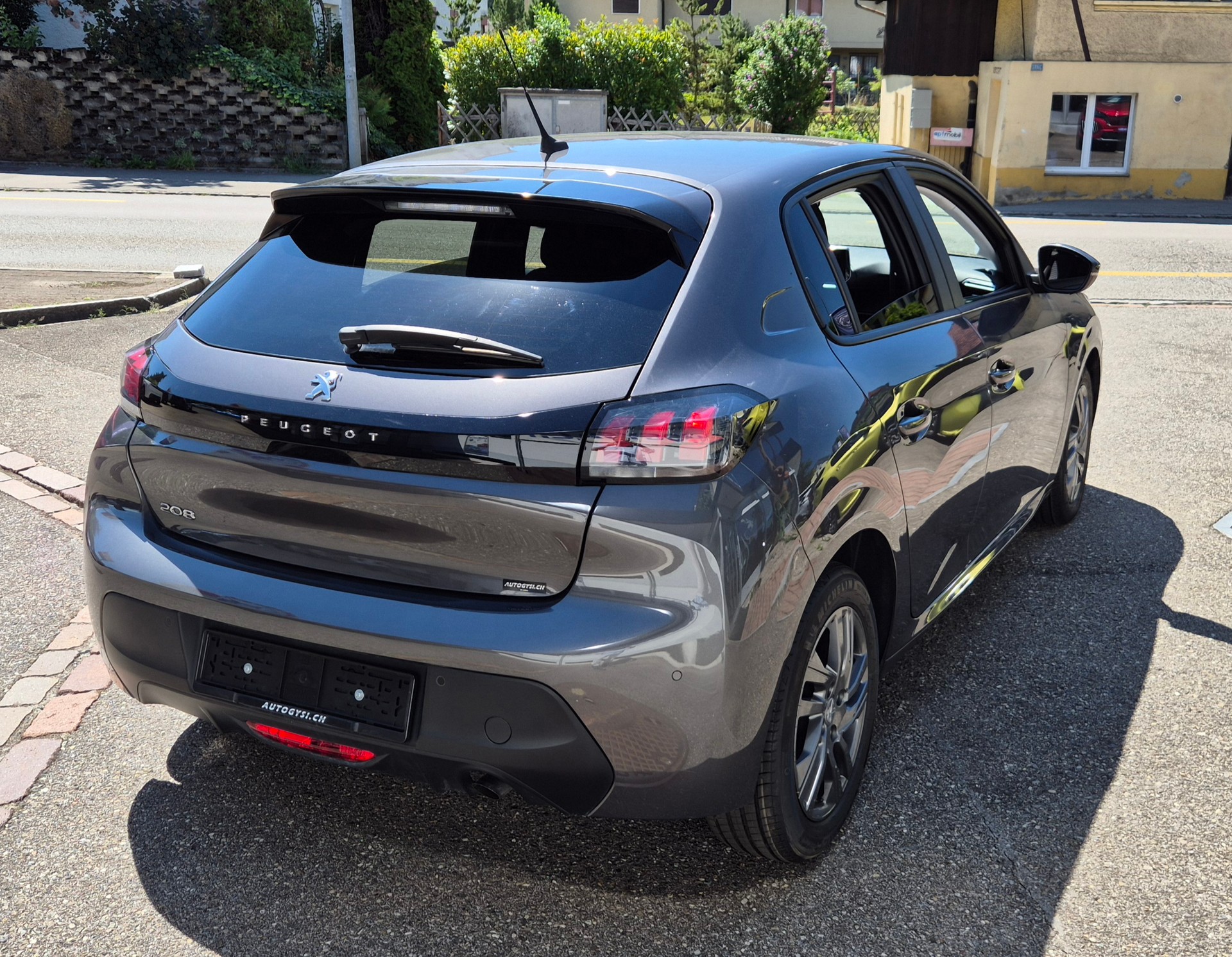 PEUGEOT 208 1.2 Sport MT-image-10