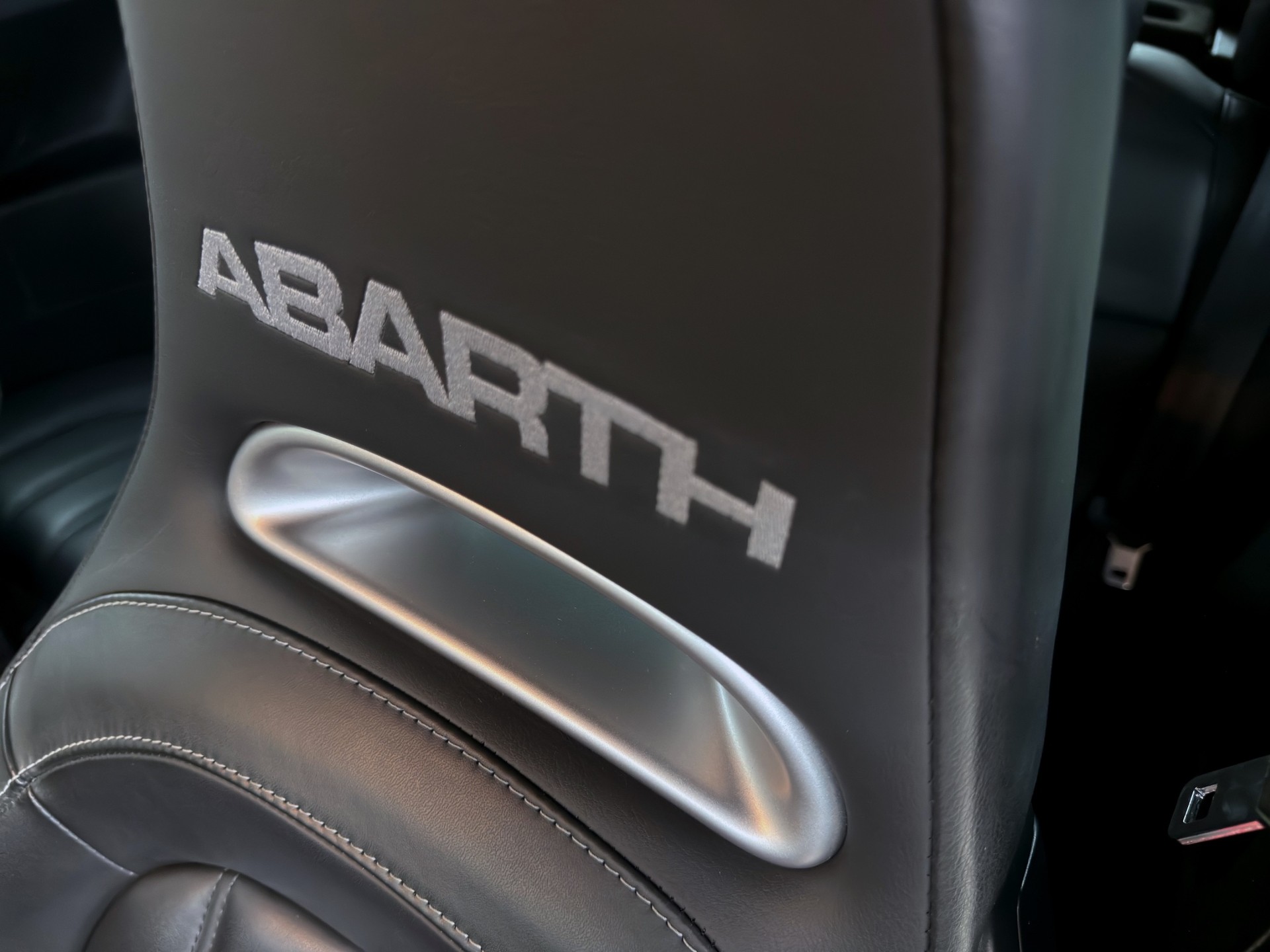 FIAT 595 1.4 16V Turbo Abarth Turismo Dualogic-image-23