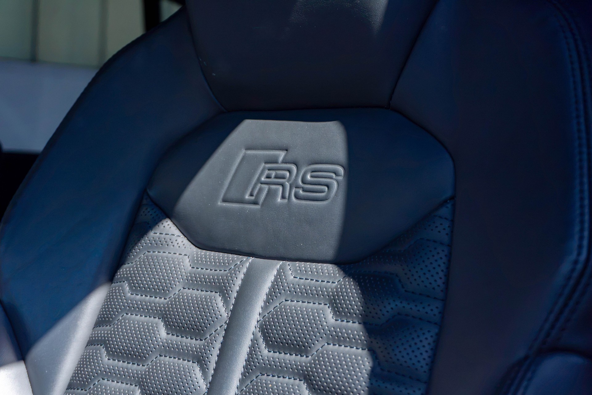 AUDI RSQ8 quattro tiptronic-image-12