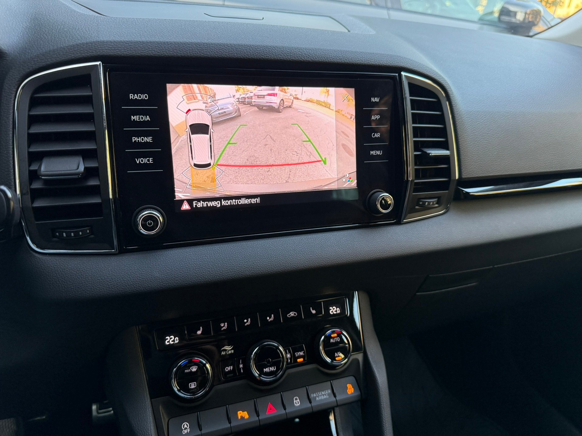 SKODA Karoq 1.5 TSI Ambition DSG-image-12
