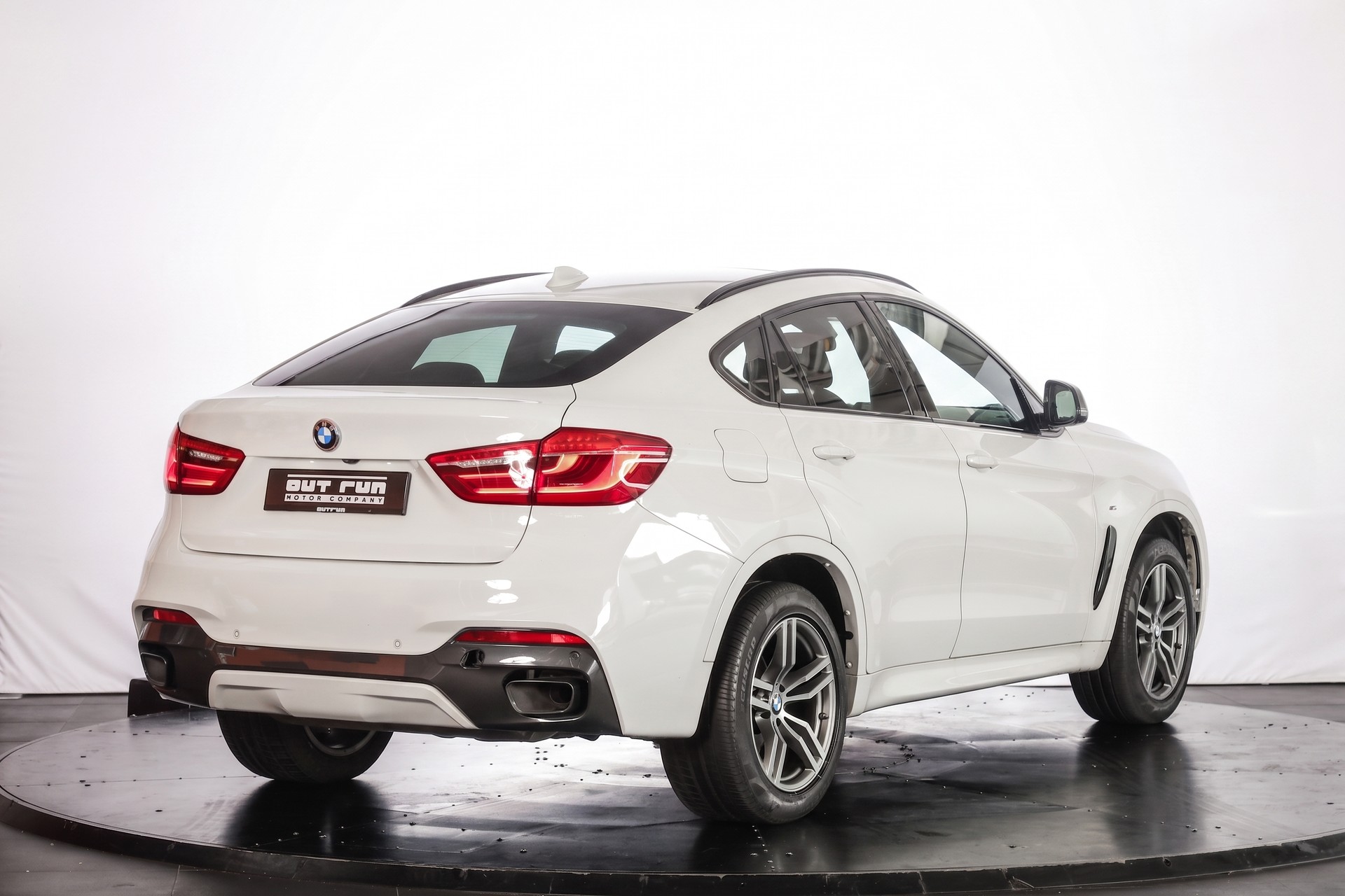 BMW X6 M50d Steptronic-showroom-element-3
