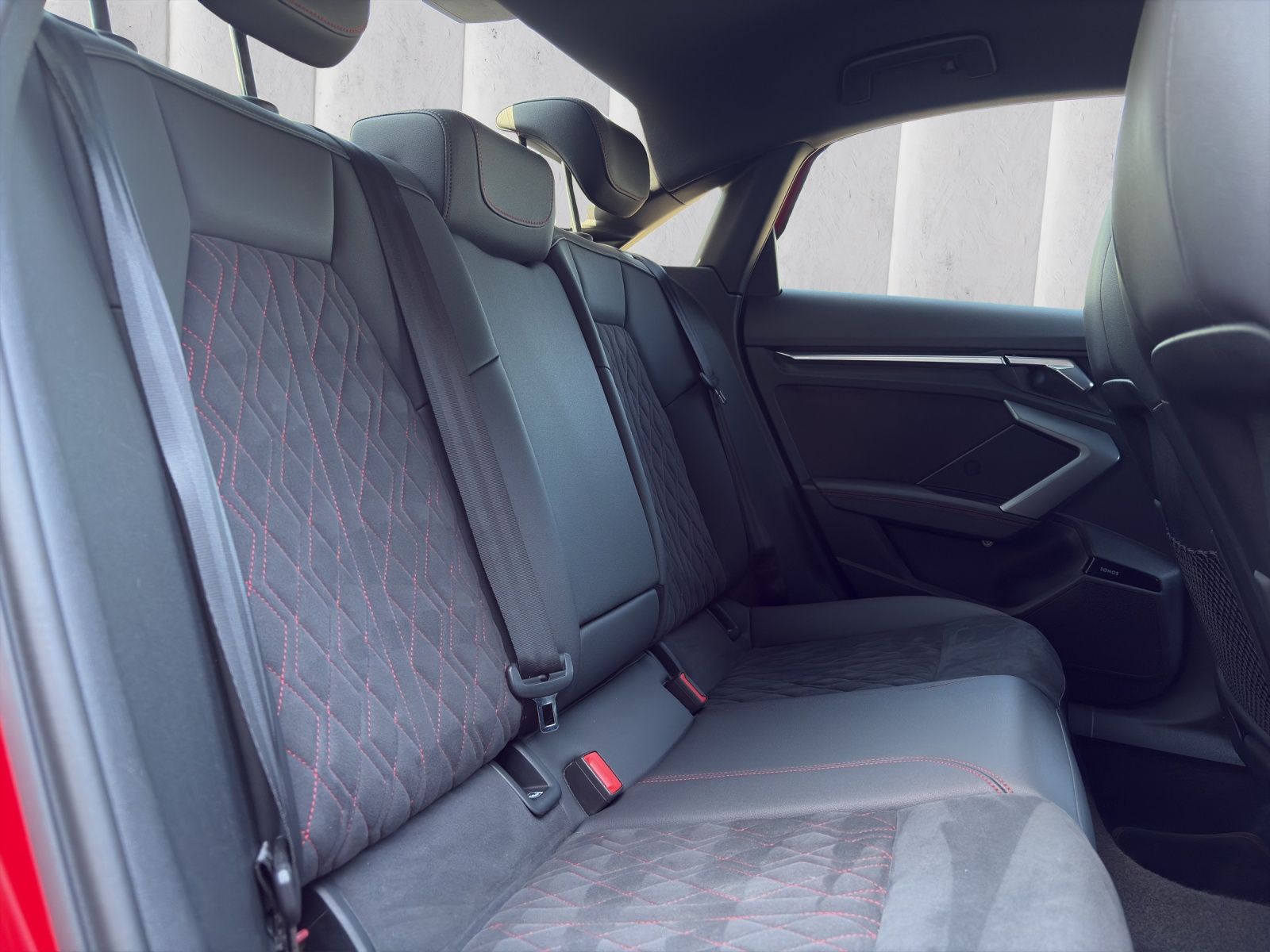 AUDI S3 Limousine TFSI quattro S-tronic-image-17