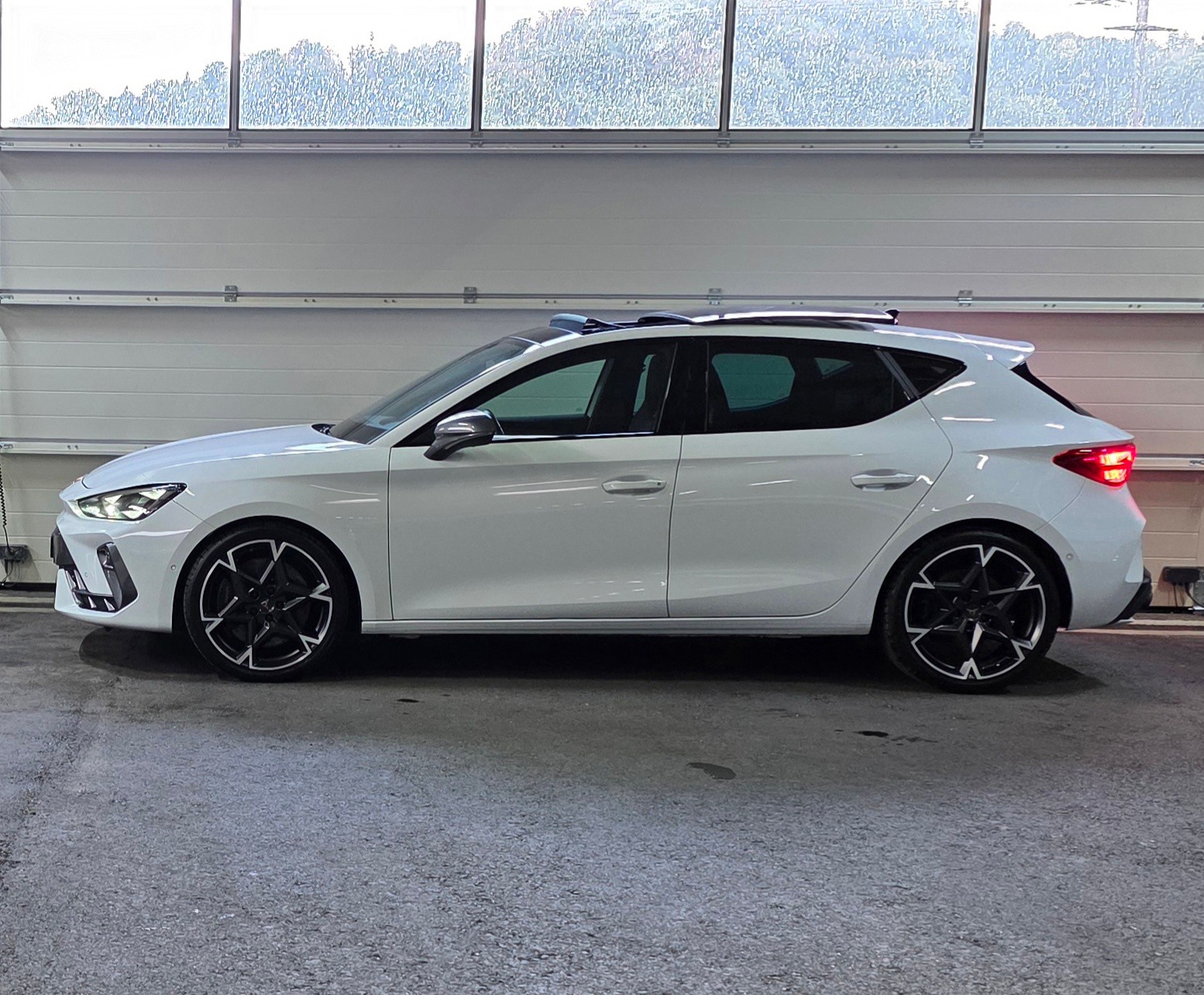 CUPRA LEON 2.0 TSI VZ DSG *Sitz-&Lenkradheizung*ACC&Spurhalteassistent*Rückfahrkamers*Sennheiser-Soundanlage*-showroom-element-1