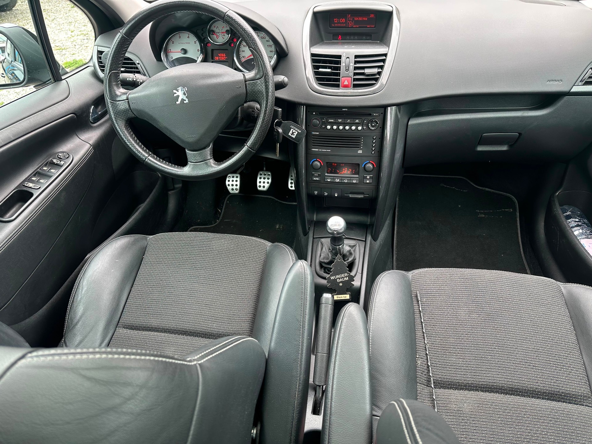 PEUGEOT 207 1.6 16V Turbo GT 150-image-6
