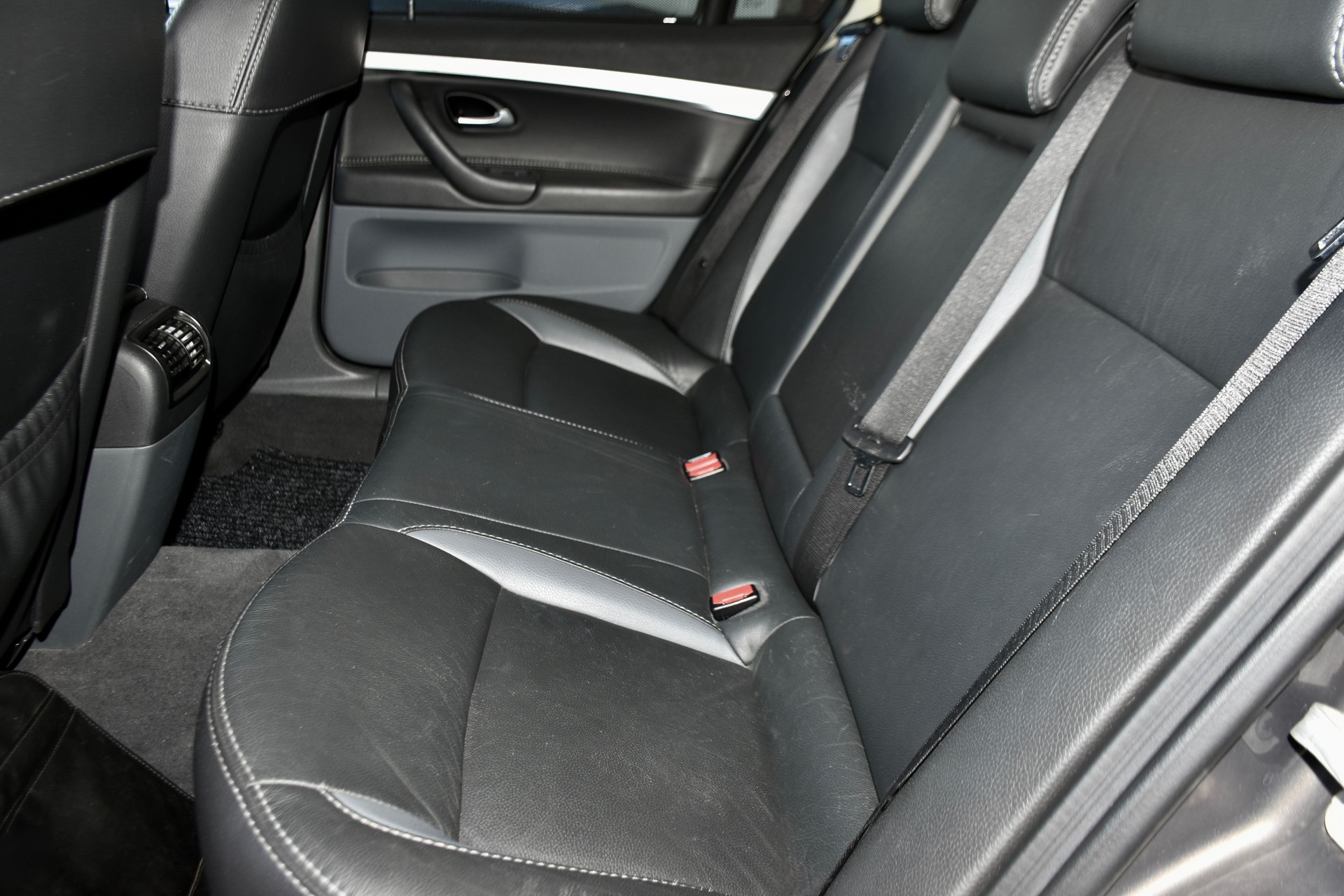 SAAB 9-3 2.0 (1.8t) Vector-showroom-element-3