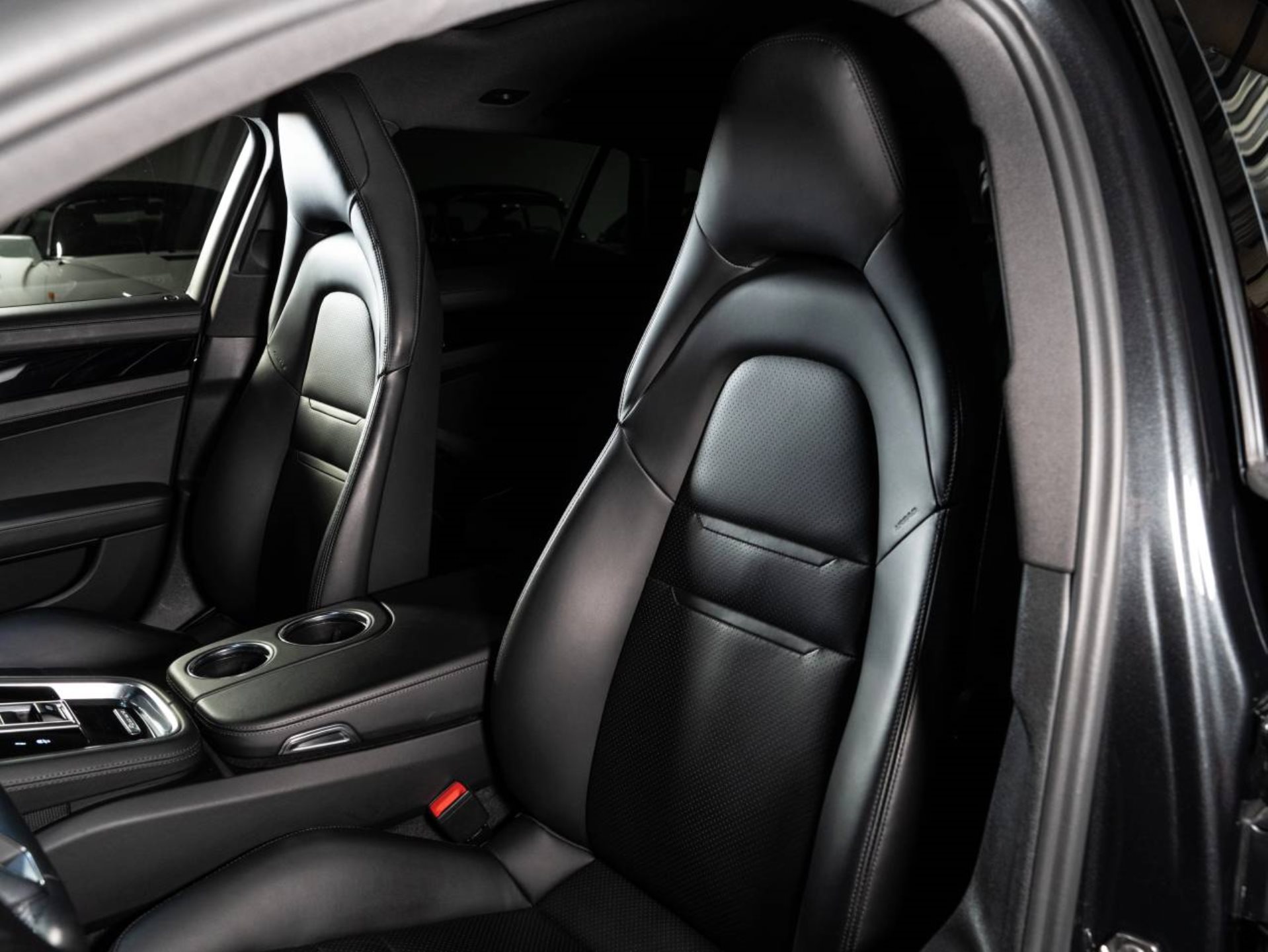 PORSCHE Panamera 4 E-Hybrid Sport Turismo-image-4