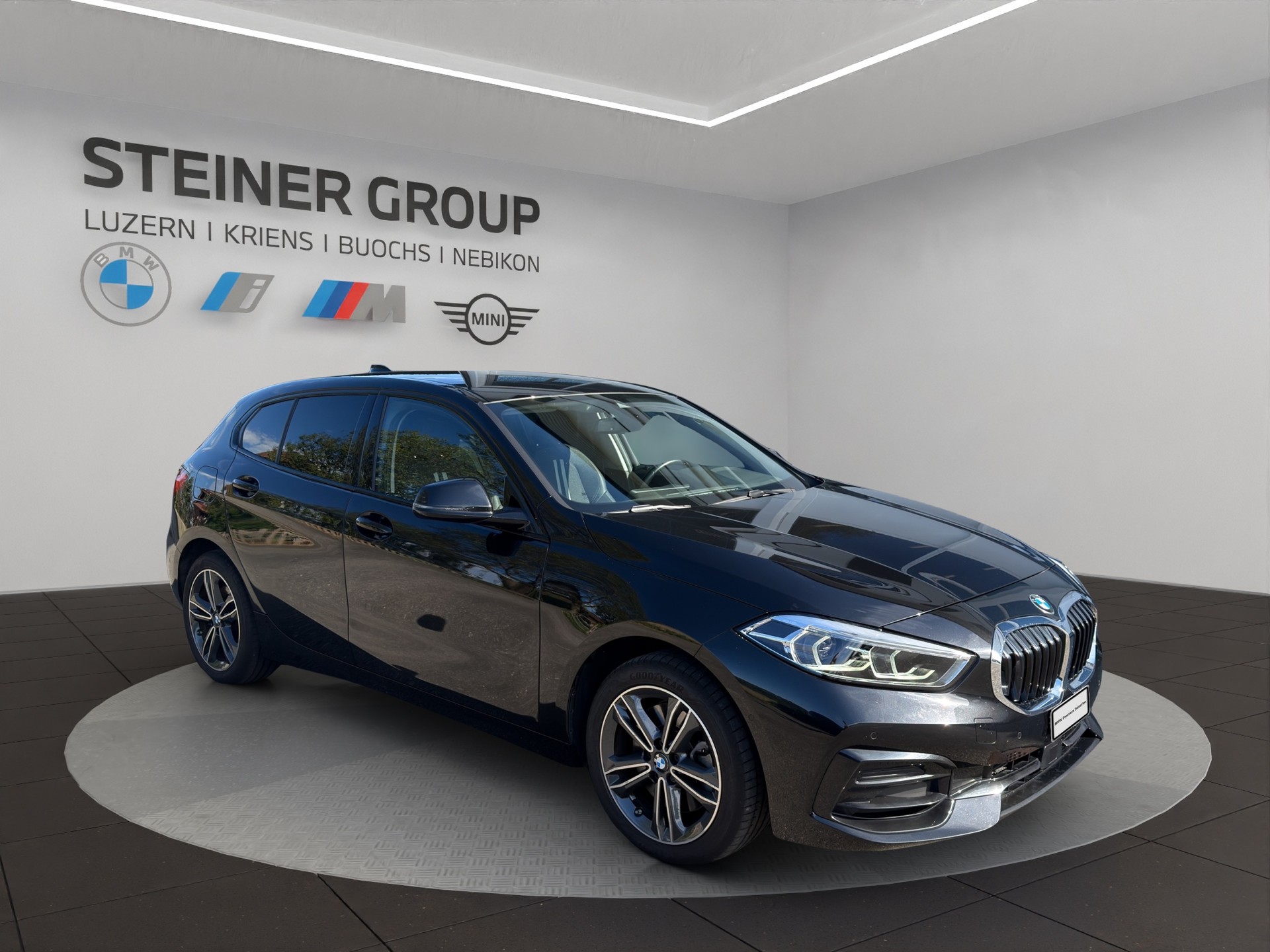 BMW 120d xDrive Steptronic Sport Line-showroom-element-2