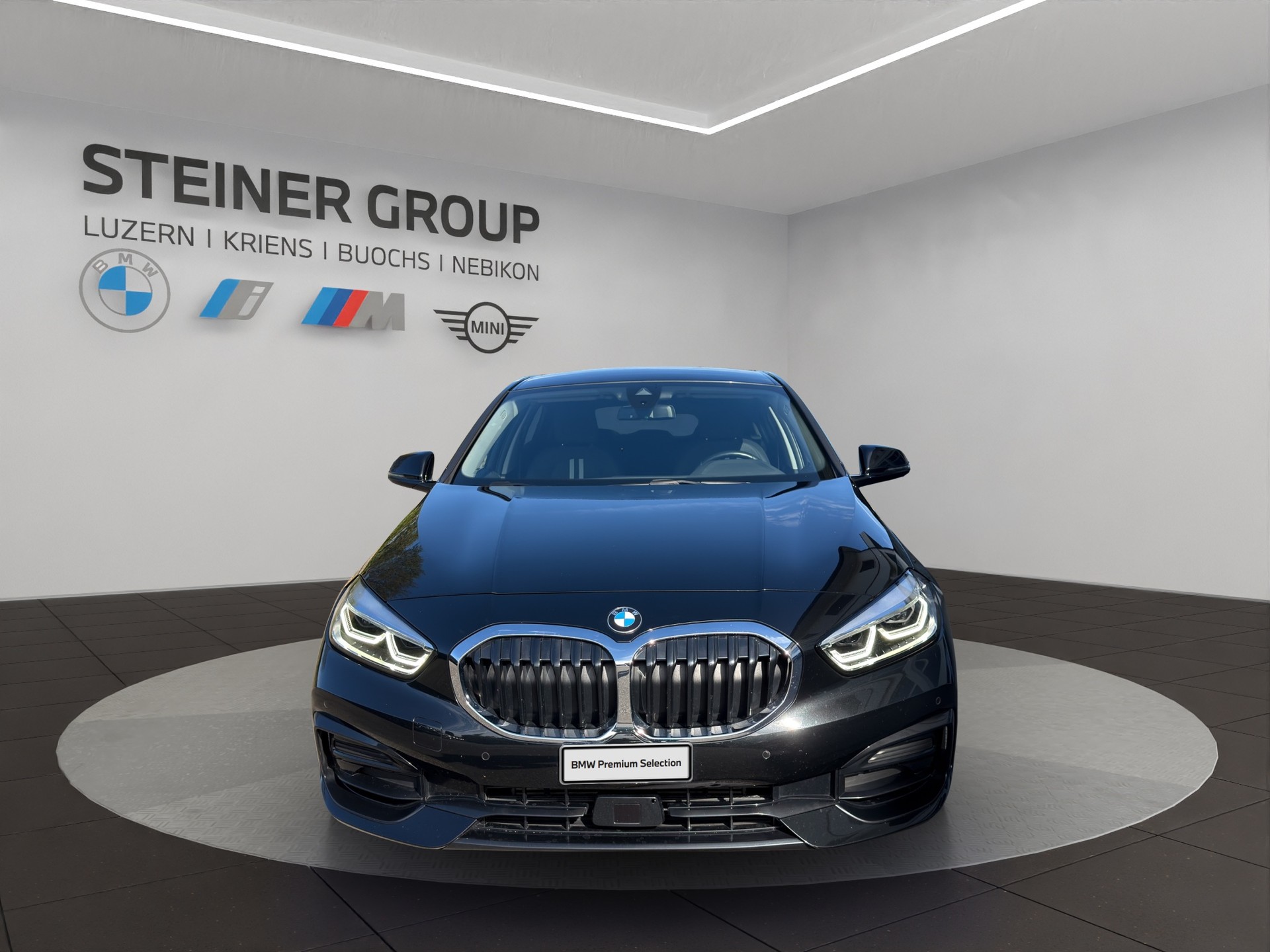 BMW 120d xDrive Steptronic Sport Line-showroom-element-1
