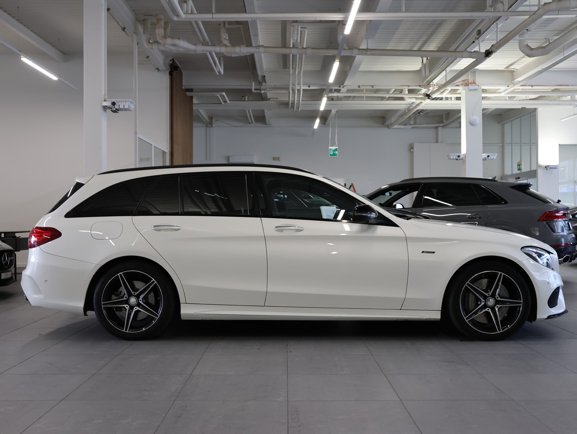 MERCEDES-BENZ C 450 AMG 4Matic 7G-Tronic *DIAMANT-WEISS BRIGHT LACKIERUNG *-image-9