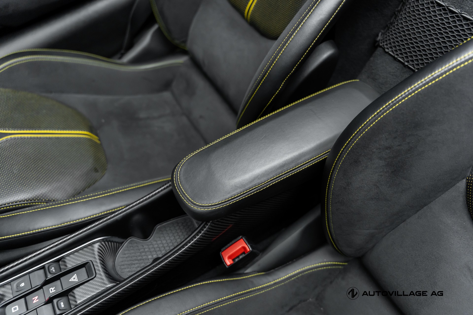 McLAREN 570S Spider 3.8 V8 SSG-image-12
