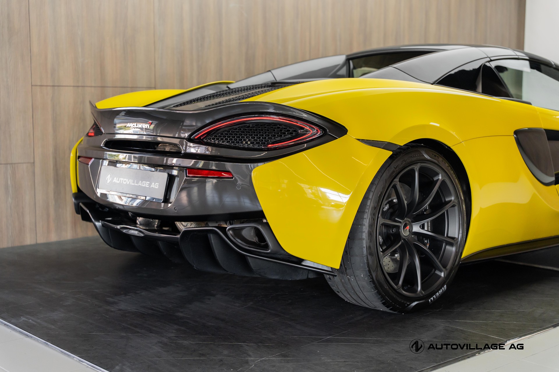 McLAREN 570S Spider 3.8 V8 SSG-image-20