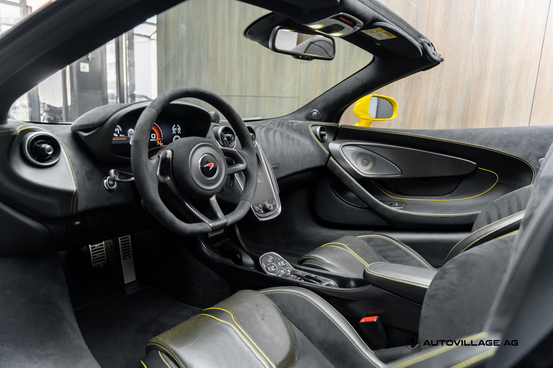 McLAREN 570S Spider 3.8 V8 SSG-showroom-element-3