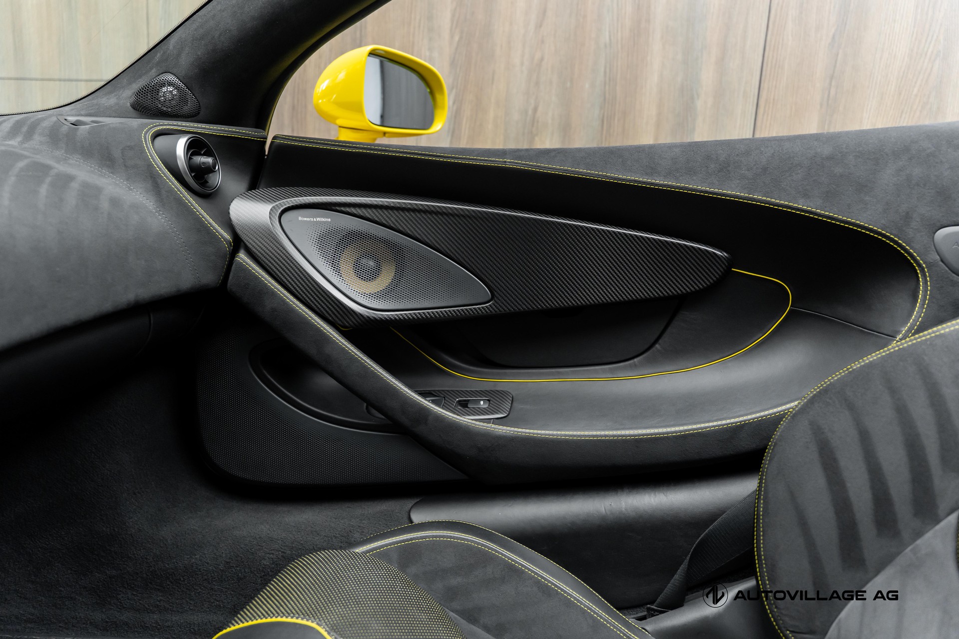 McLAREN 570S Spider 3.8 V8 SSG-image-13