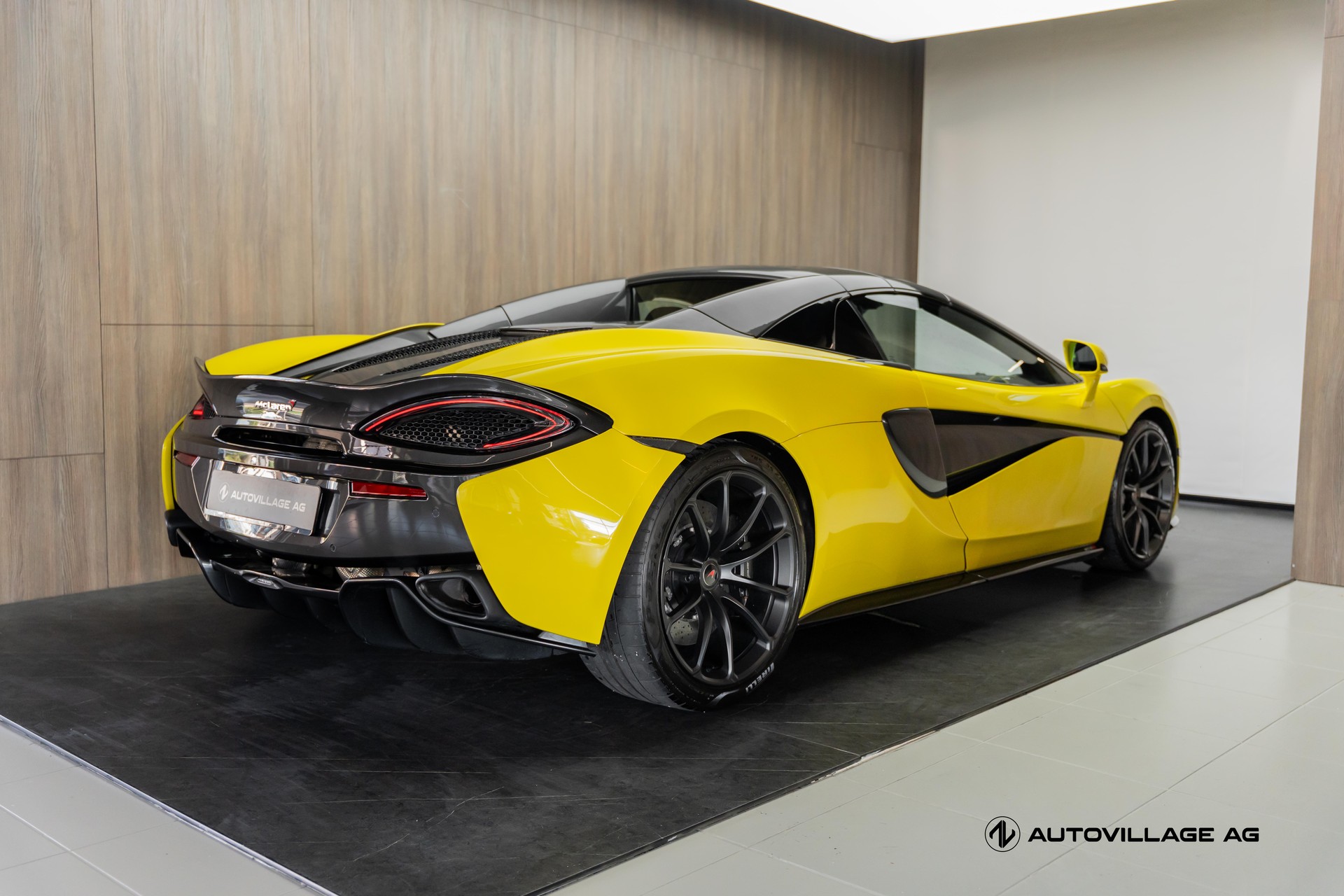 McLAREN 570S Spider 3.8 V8 SSG-showroom-element-1