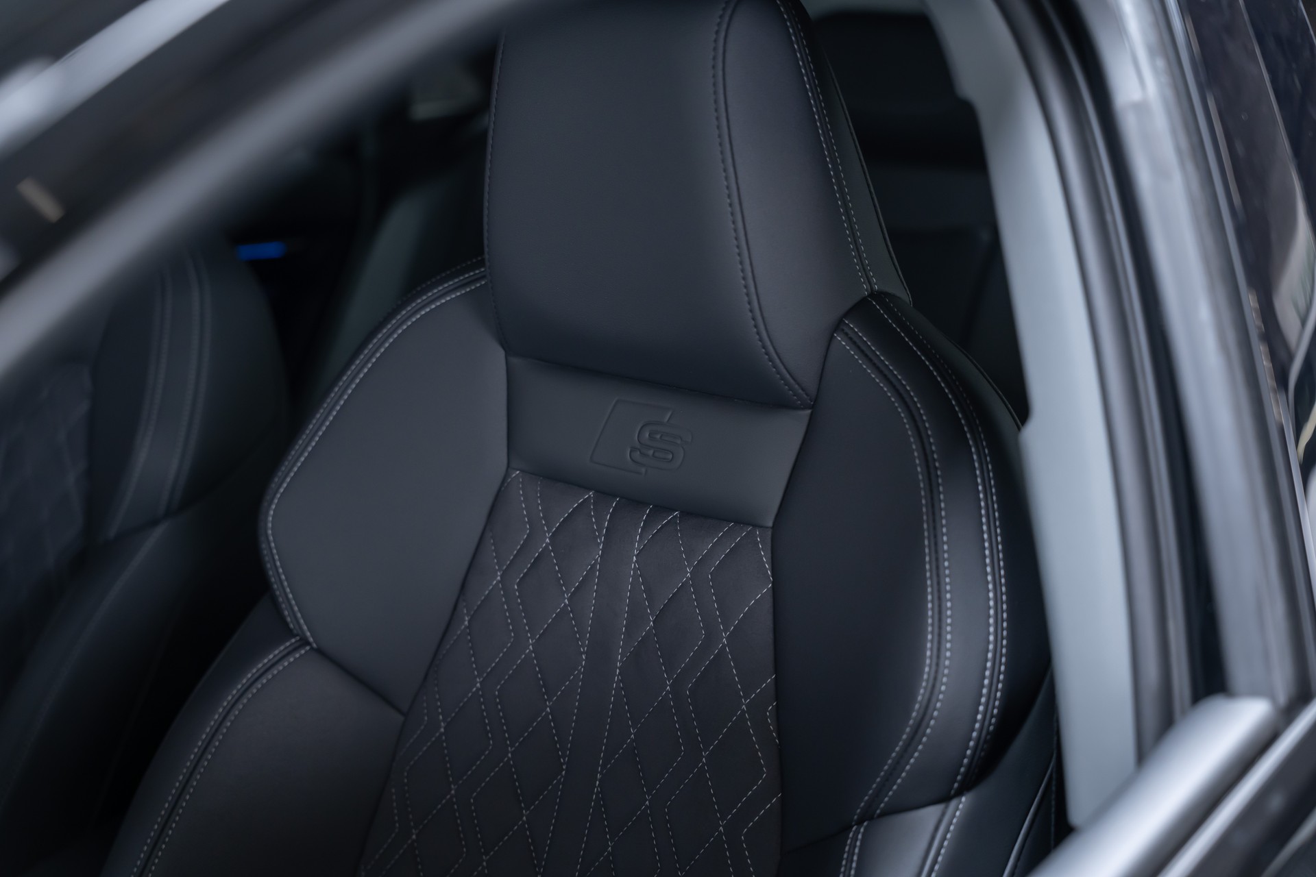 AUDI S3 Limousine 2.0 TFSI quattro S-Tronic / Sportsitze / Sportlenkrad / Virtual Cockpit-image-17