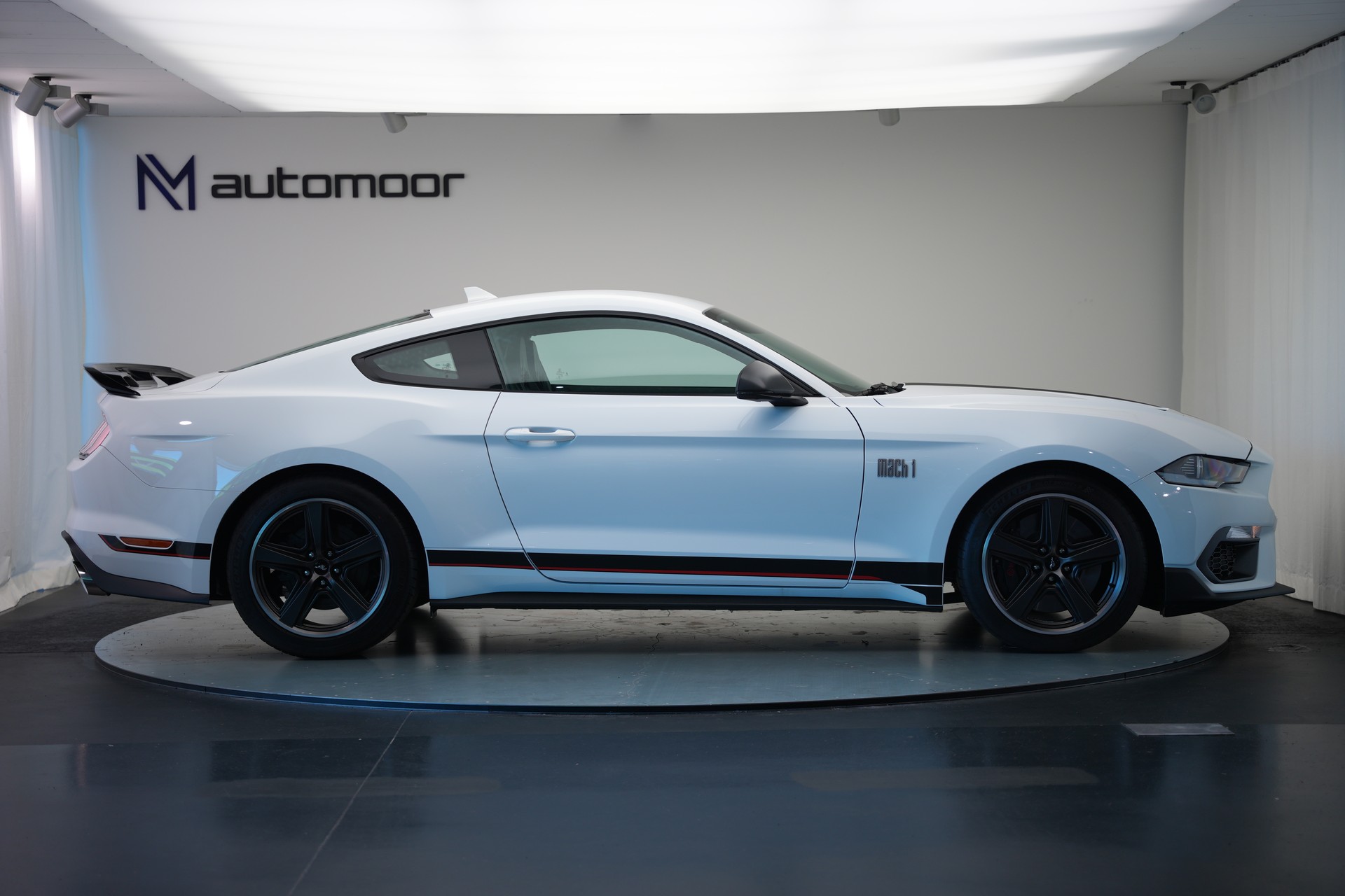 FORD Mustang Fastback 5.0 V8 Mach 1-showroom-element-3