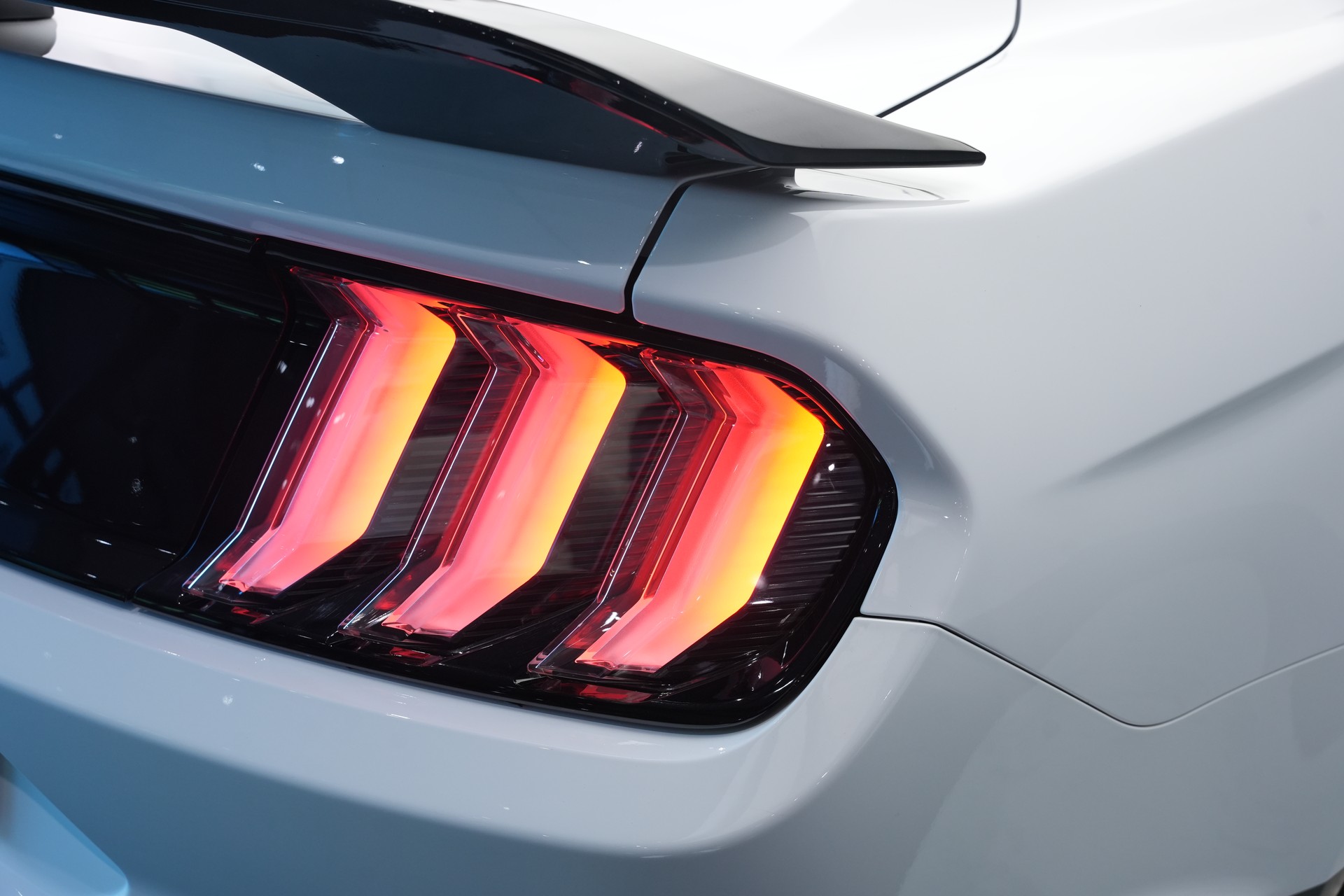 FORD Mustang Fastback 5.0 V8 Mach 1-image-42