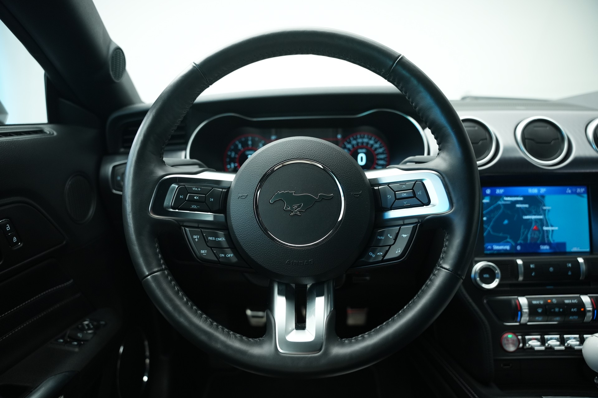 FORD Mustang Fastback 5.0 V8 Mach 1-image-22