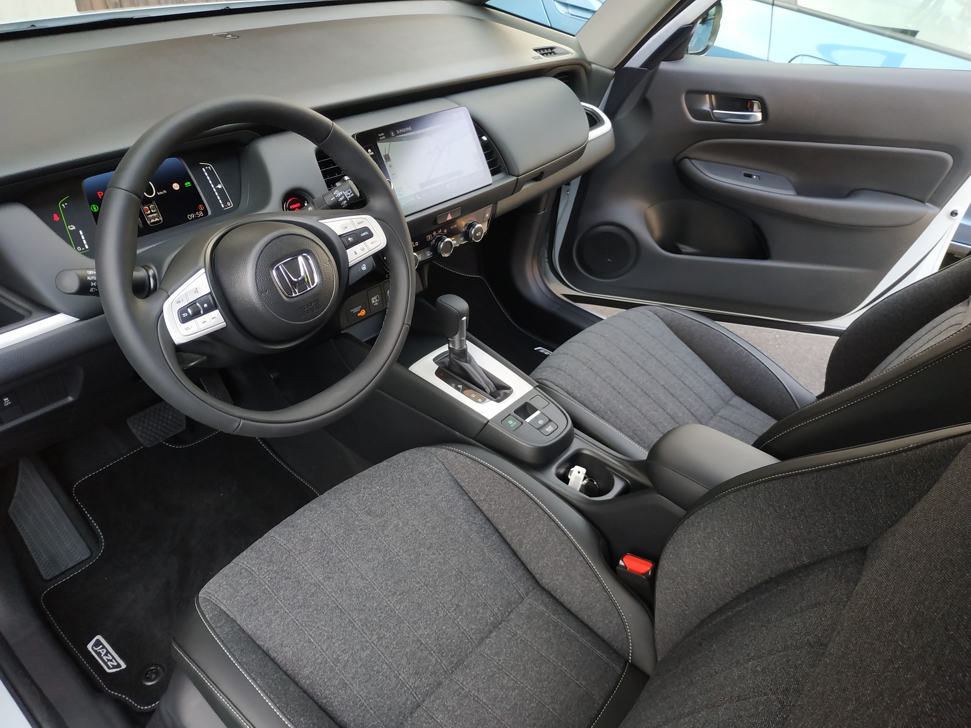 HONDA Jazz 1.5i-MMD Advance E-CVT-image-9
