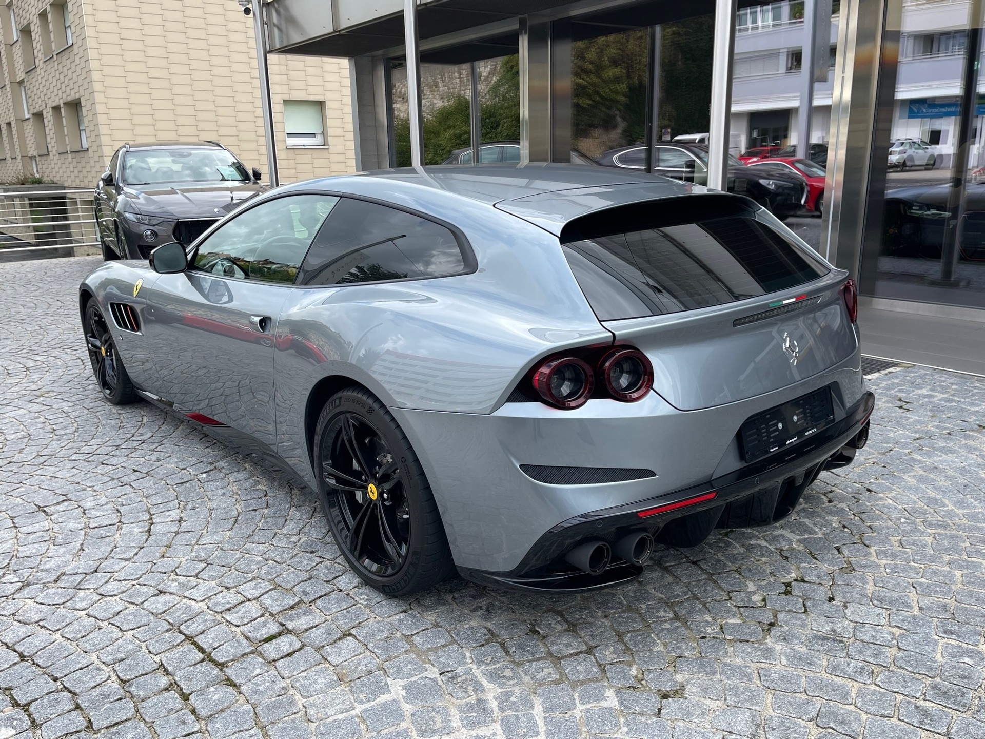 FERRARI GTC 4 Lusso-image-2