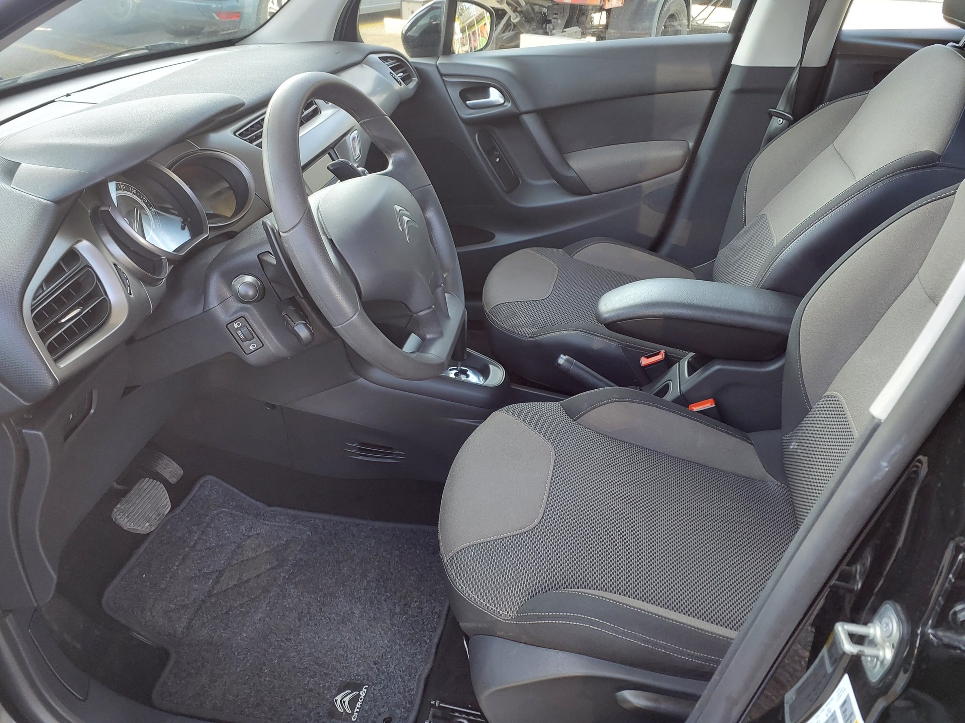 CITROEN C3 1.4i 16V Exclusive EGS5-image-10