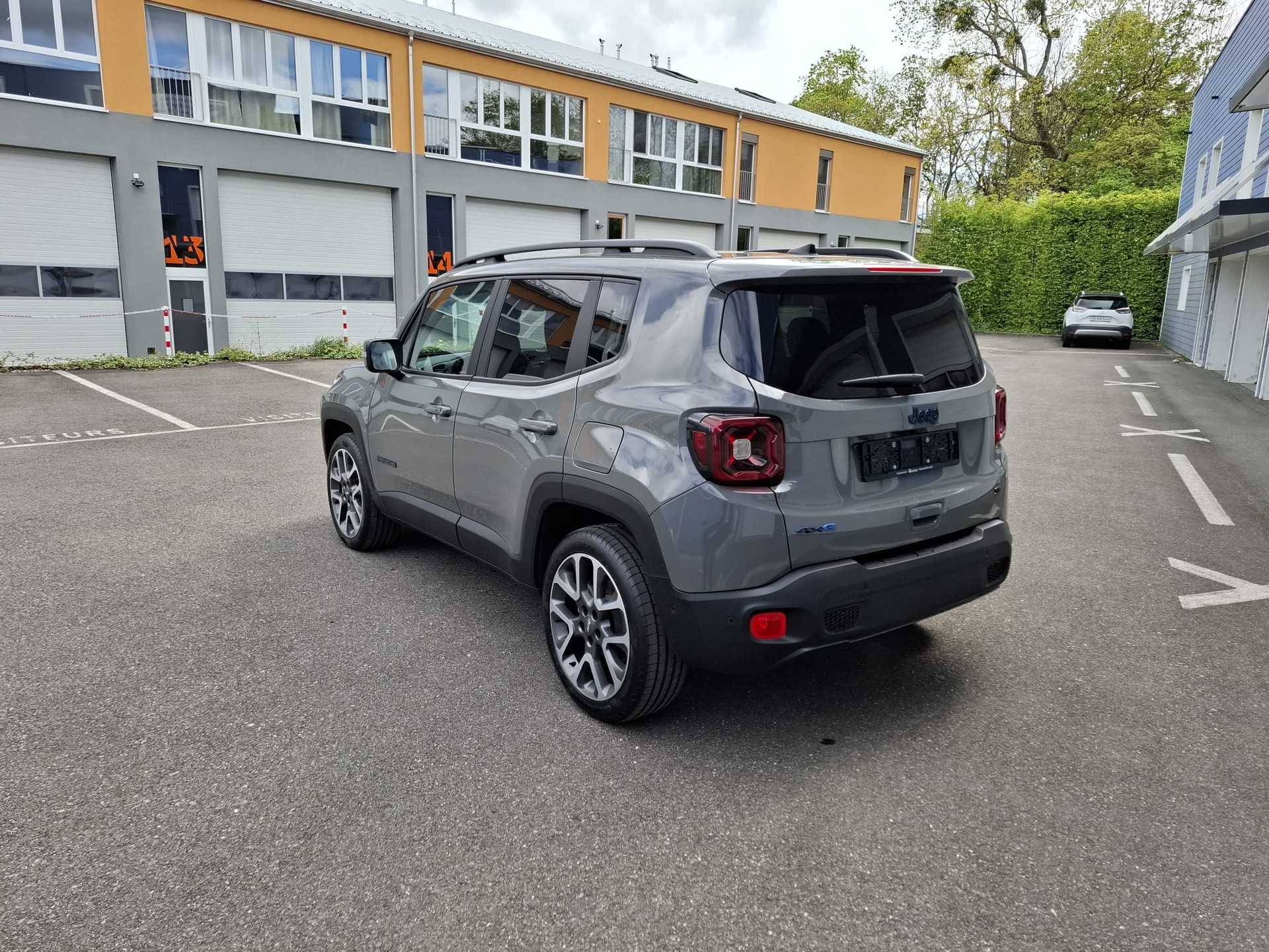 JEEP Renegade 1.3 T PHEV S Plus Sky AWD-image-3