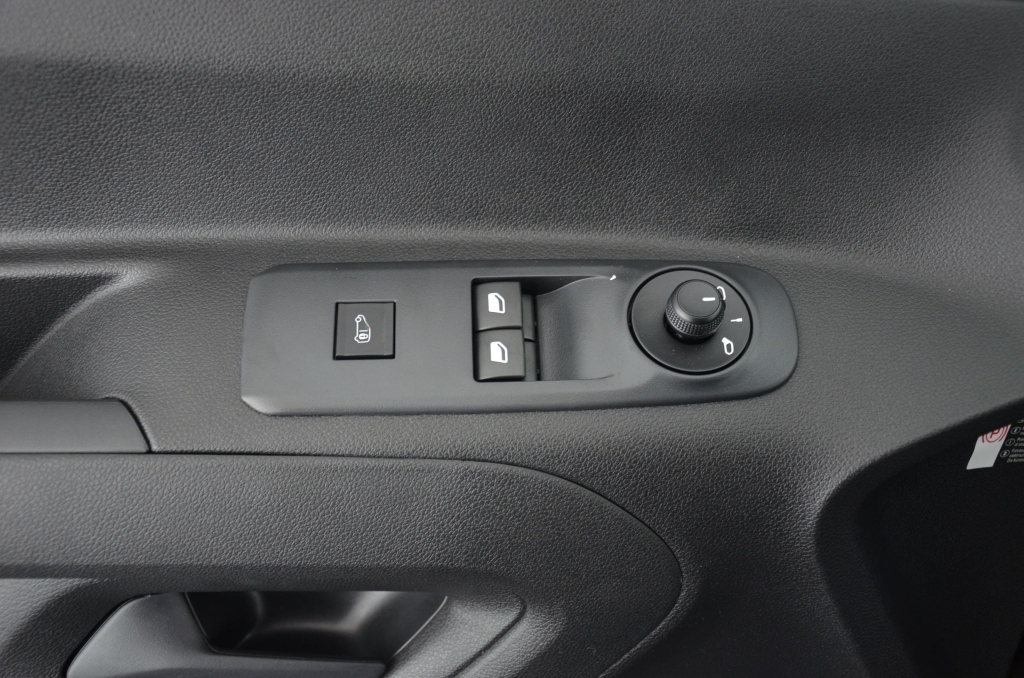 FIAT E-Doblo L2 50kWh 753kg Swiss PLUS-image-23