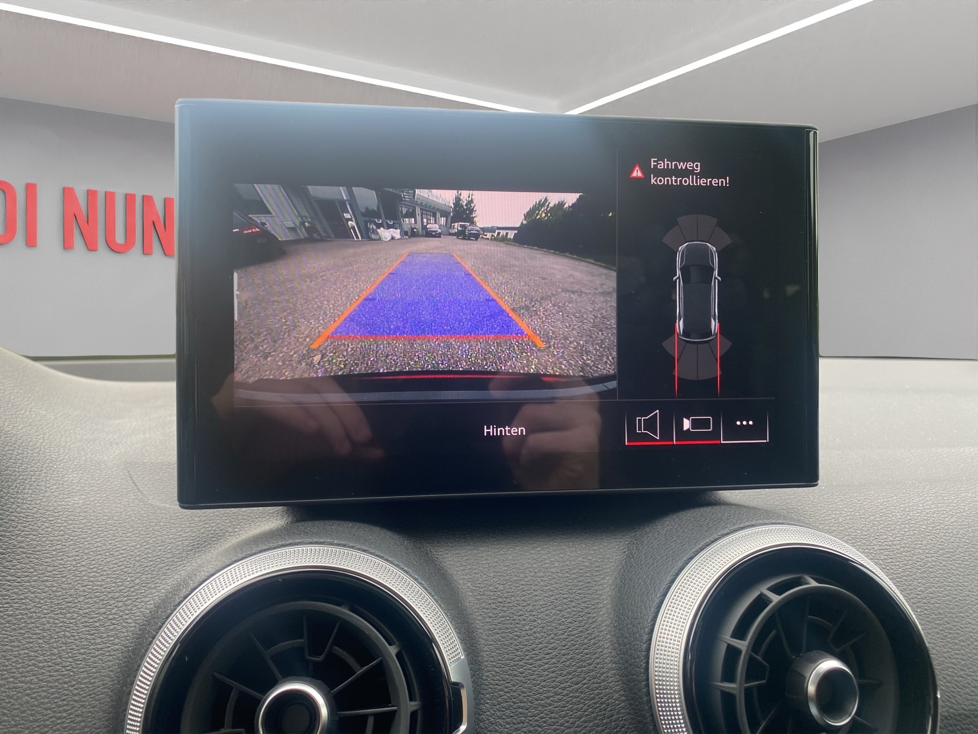 AUDI Q2 40 TFSI S line quattro S-tronic-image-13