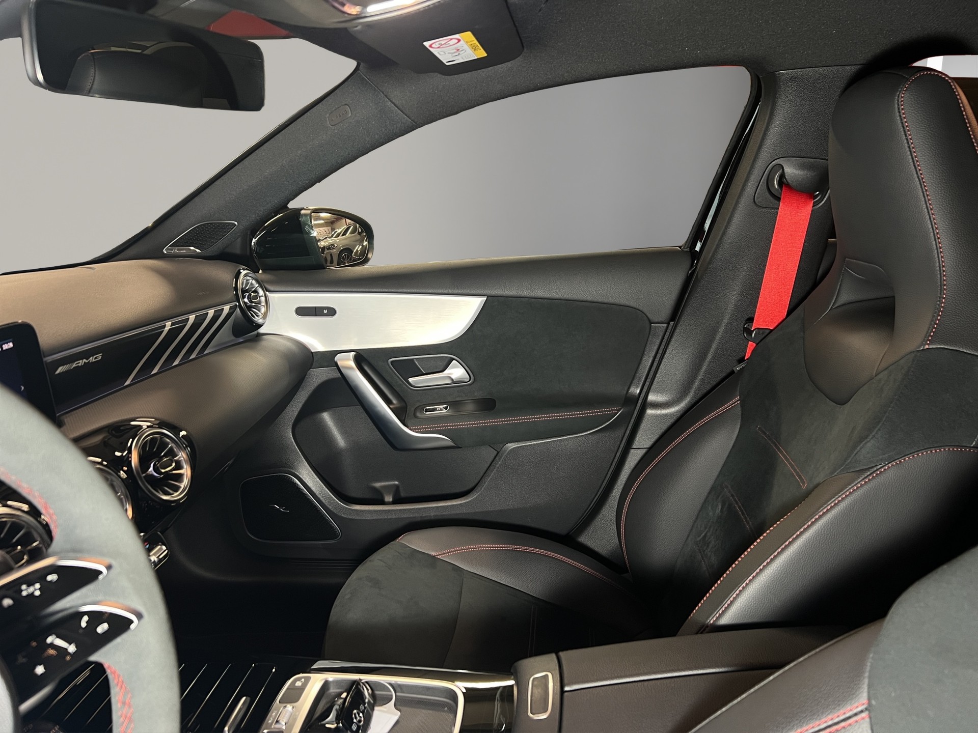 MERCEDES-BENZ A 45 S AMG 4Matic+ Speedshift LEASING à partir de CHF 590.-/mois-image-15