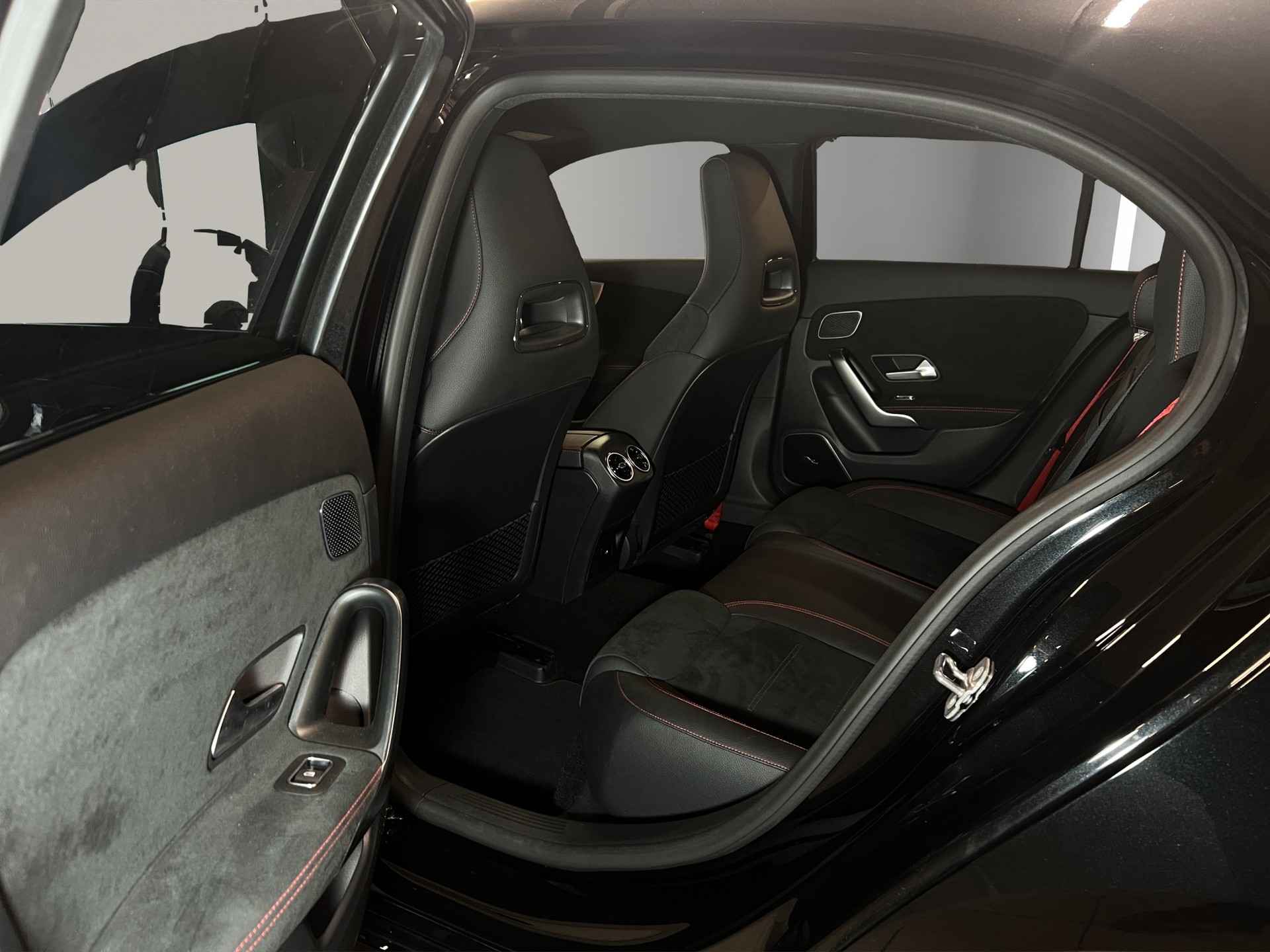 MERCEDES-BENZ A 45 S AMG 4Matic+ Speedshift LEASING à partir de CHF 590.-/mois-image-12